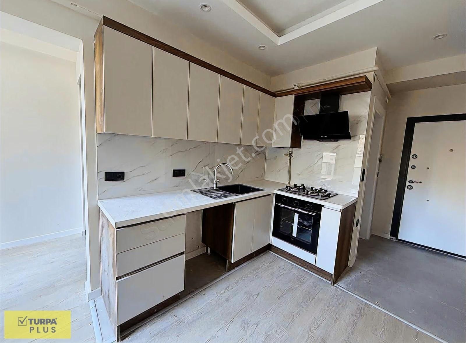 İnönü Caddesi Metro Yakını Otoparklı Asansörlü Kiralık Daire 1+1