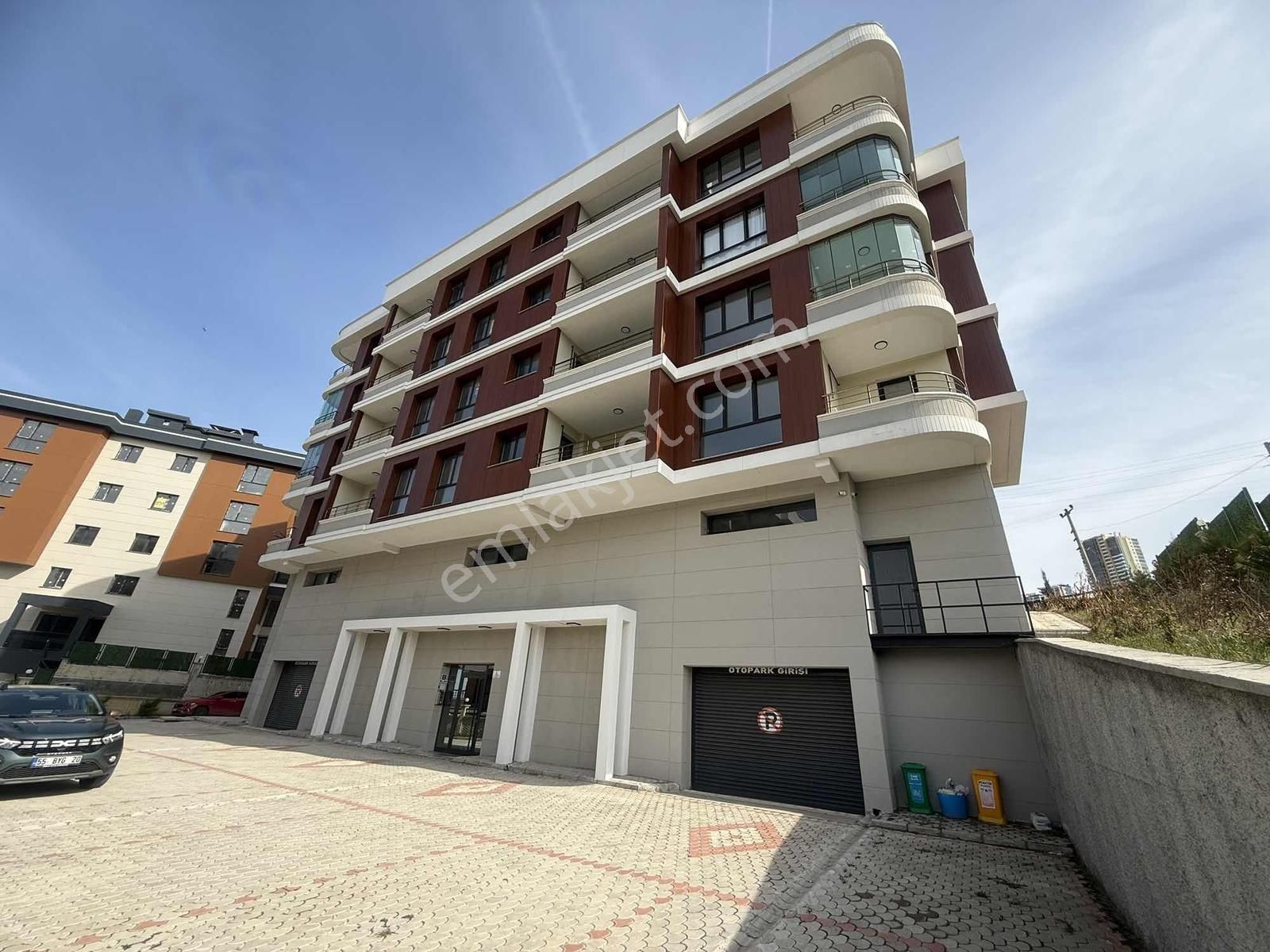 Bulvara Cephe Lüks 3+1 Arakat Deniz Manzaralı/iki Bloklu Sitede