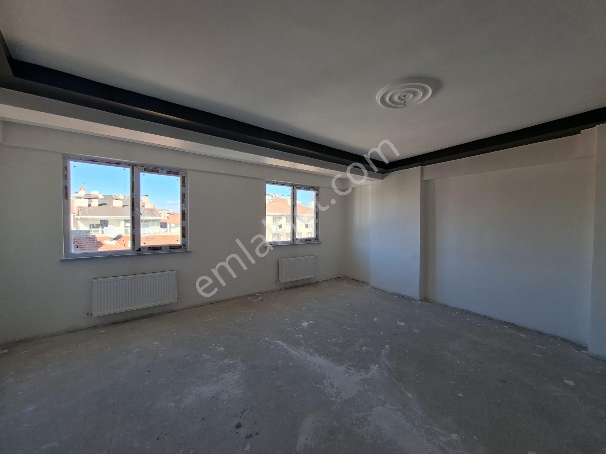 Recep Ümit Emlak'tan Sakarya -2 Caddesi Yakınında Asansörlü Satılık 3+1 Daire