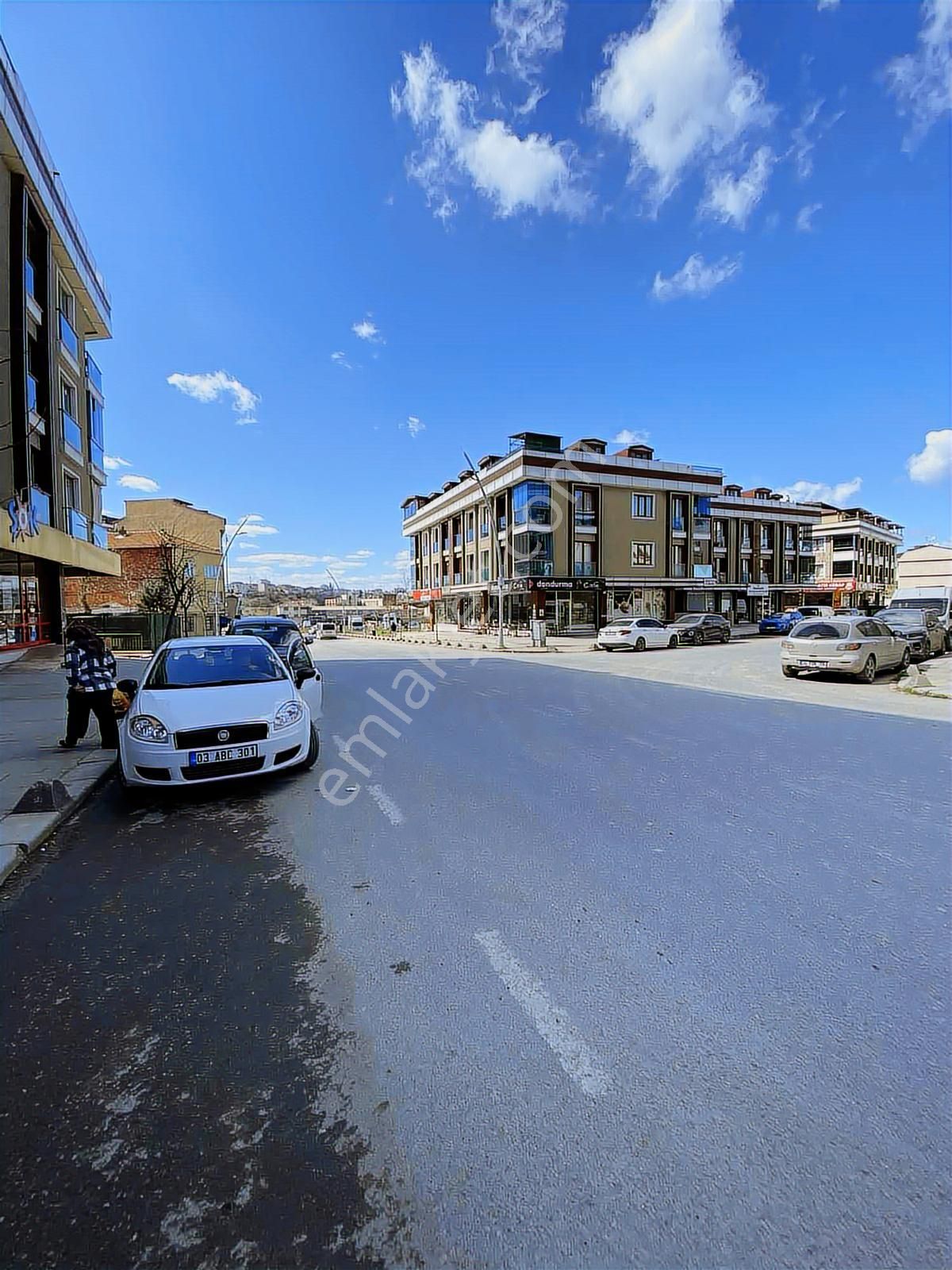 Bolluca İşlek Cadde Üzeri Satılık Dükkan - Görsel 3