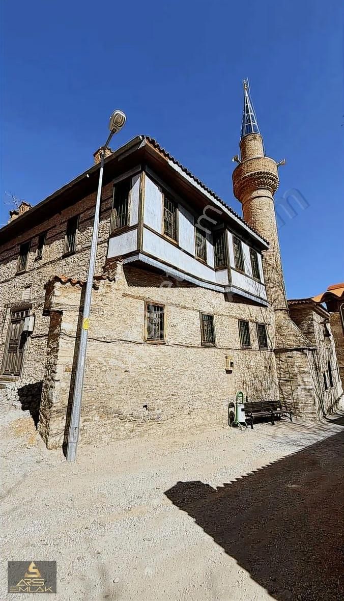 Ars'den Buldan Tarihi Çarşıda Satılık Köşk Konak 4+1 Fırsat - Görsel 4