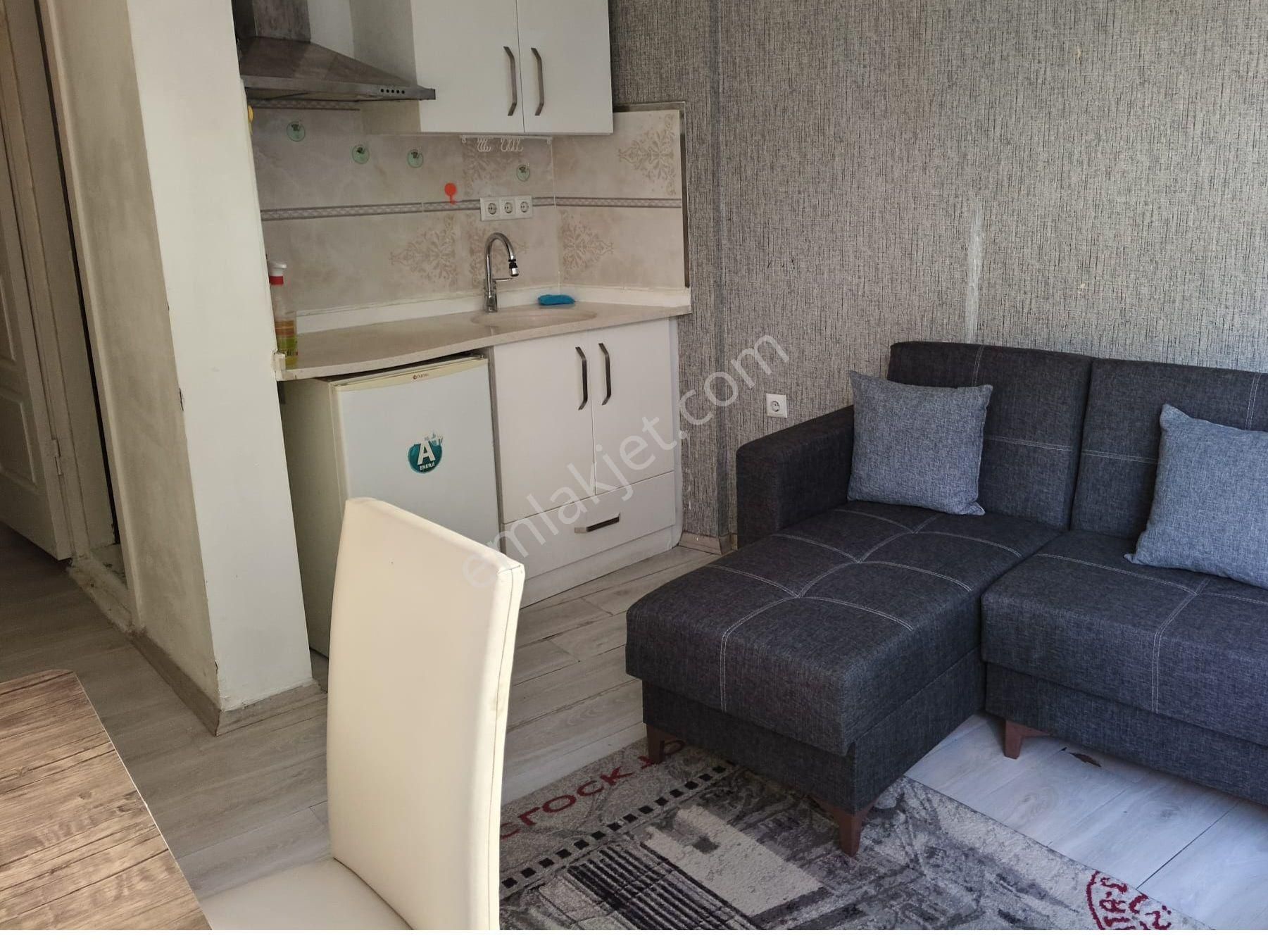 Kuşadası Tam Çarşı Merkezde,sahile 100metre,1+1 Eşyalı Kiralık Daire - Görsel 3