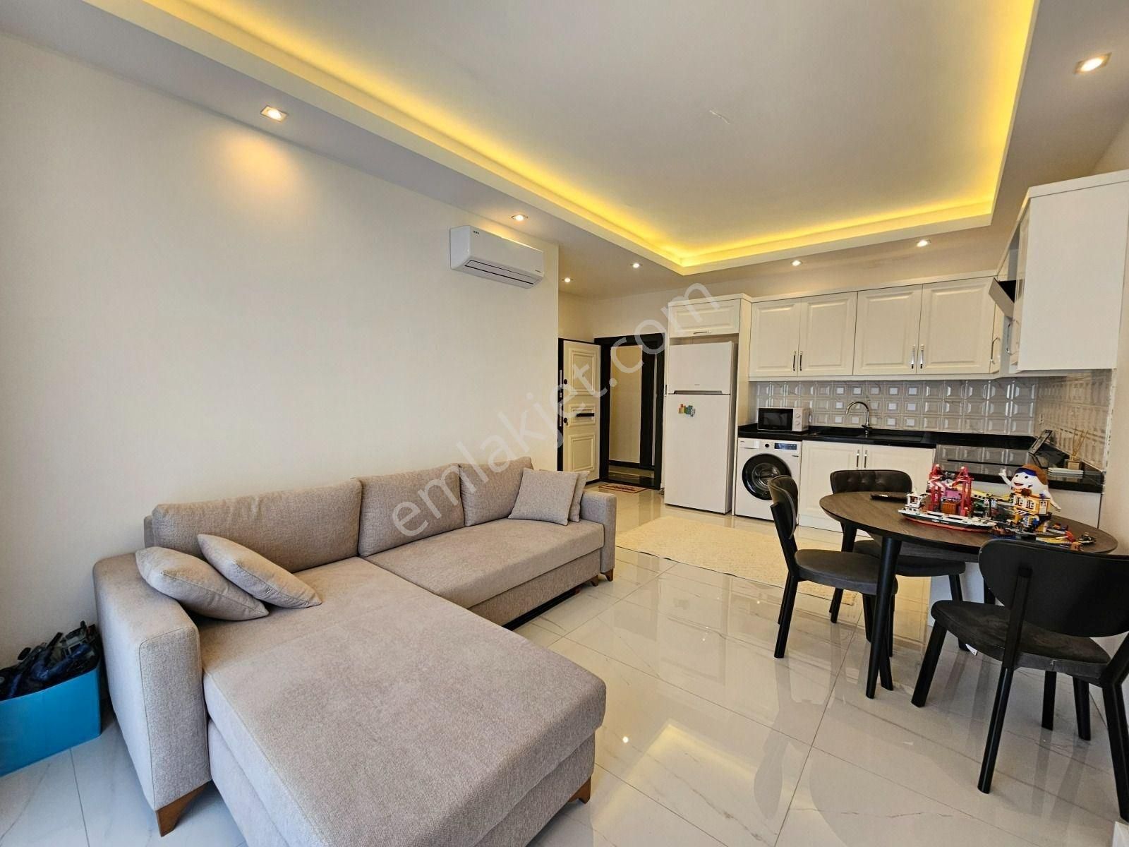 Alanya Mahmutlar’da Lüks Sitede 1+1 Eşyalı Satılık Daire