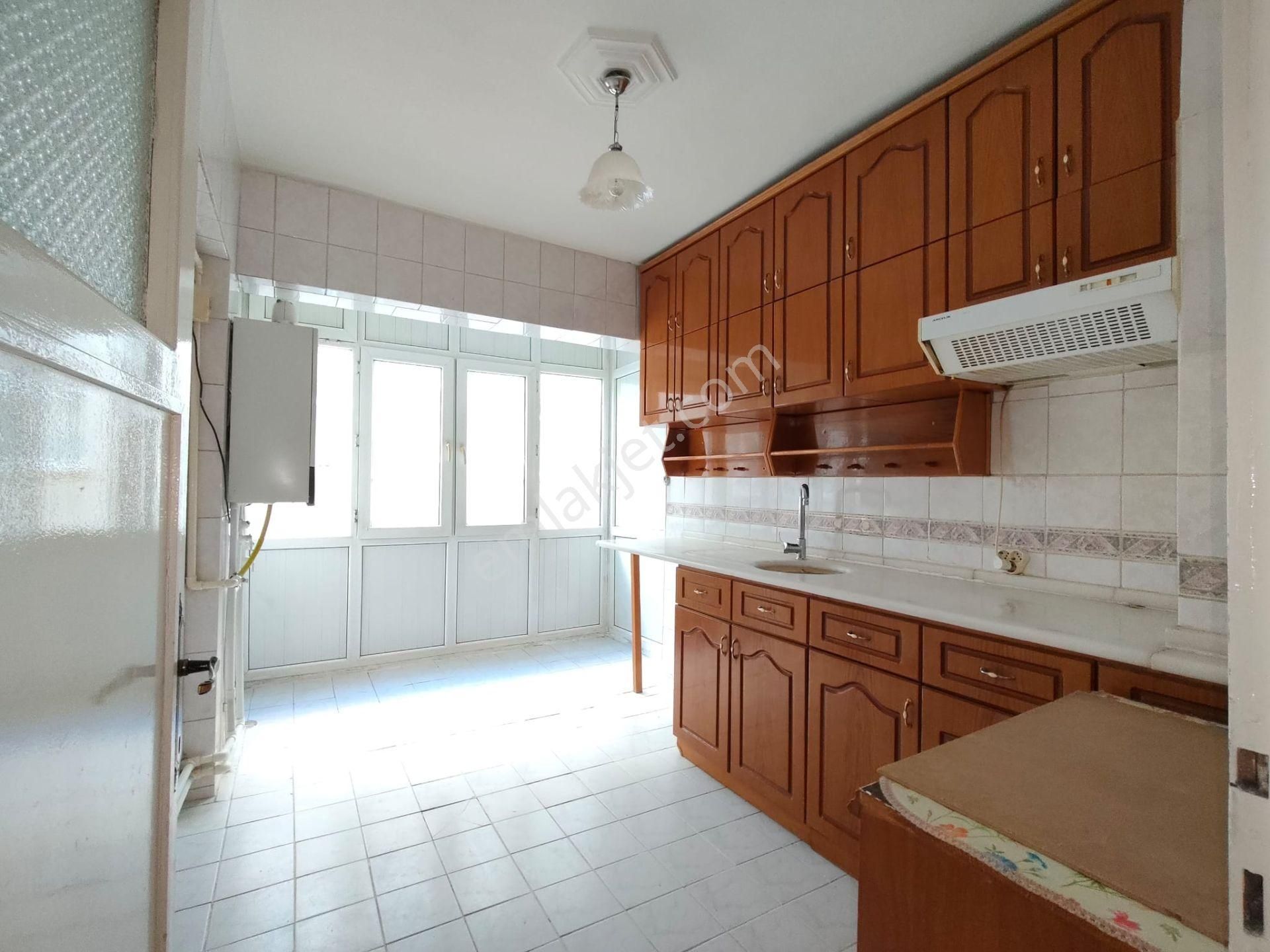 Yılmaz Gayrimenkul'den Ara Kat Geniş M2 Li Fırsat Kiralık Daire