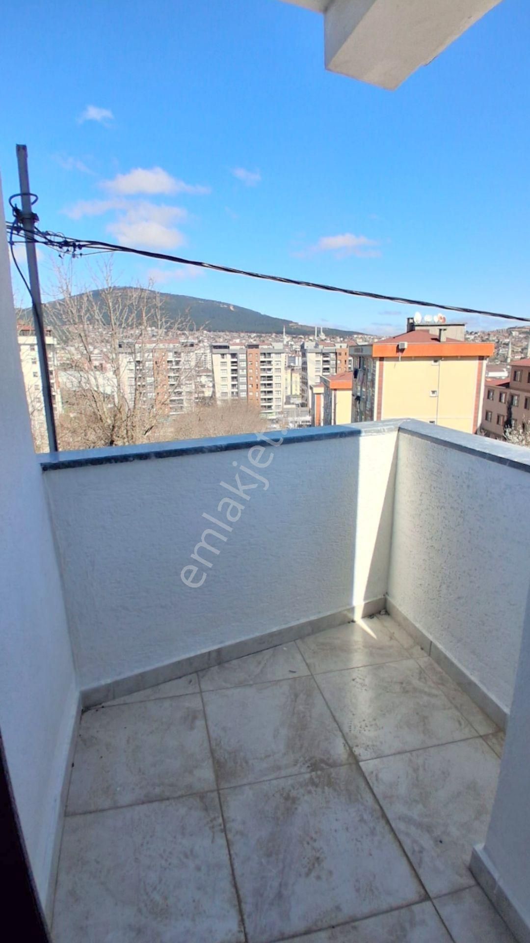 Mertcan'dan Velibaba Mah.açık Balkonlu Ara Kat Sıfır 2+1 Daire - Görsel 4