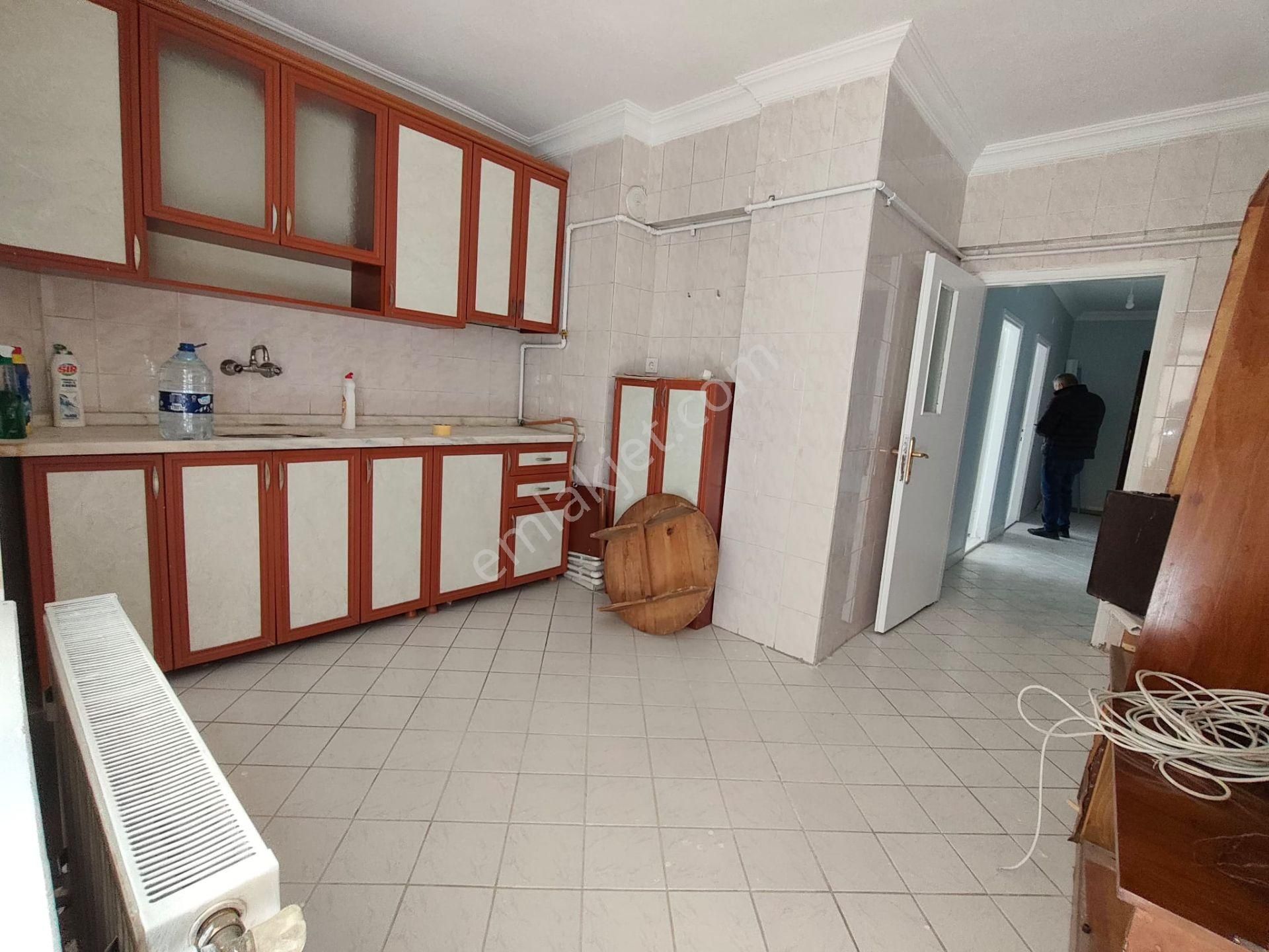 Yılmaz Gayrimenkul'den Ara Kat 3+1 Gemiş M2 Fırsat Kiralık Daire