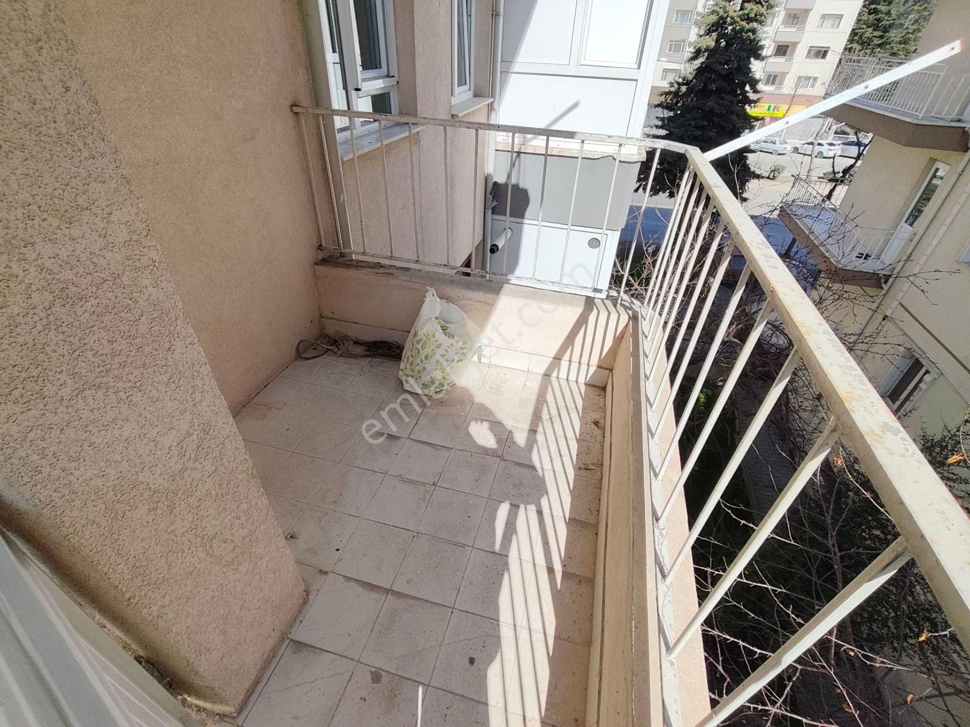 Yılmaz Gayrimenkul'den Ara Kat 3+1 Gemiş M2 Fırsat Kiralık Daire - Görsel 9