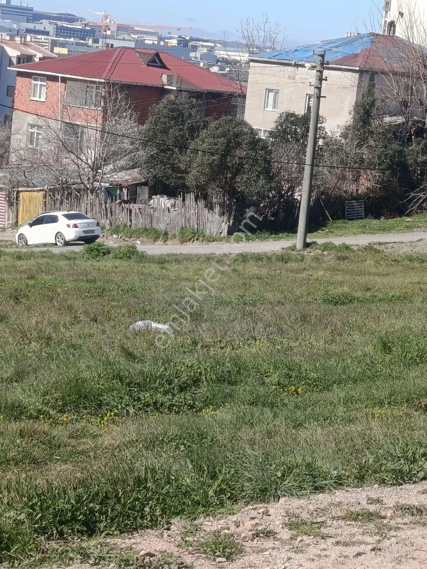 Kirazpınar Mahallesi'nde Satılık Hisseli Arsa 148 Metrekare 9.888 Metrekare İçinde