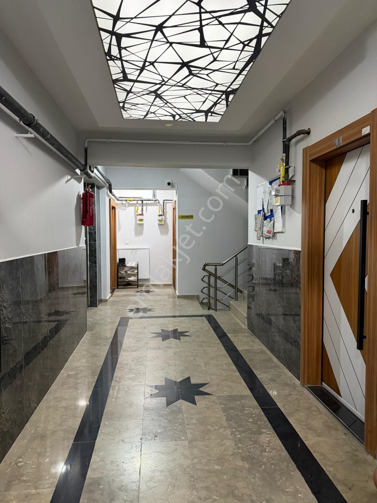 Reşadiye'de Yola Cephe Geniş 3+1 Ara Kat Satılık Daire - Görsel 10