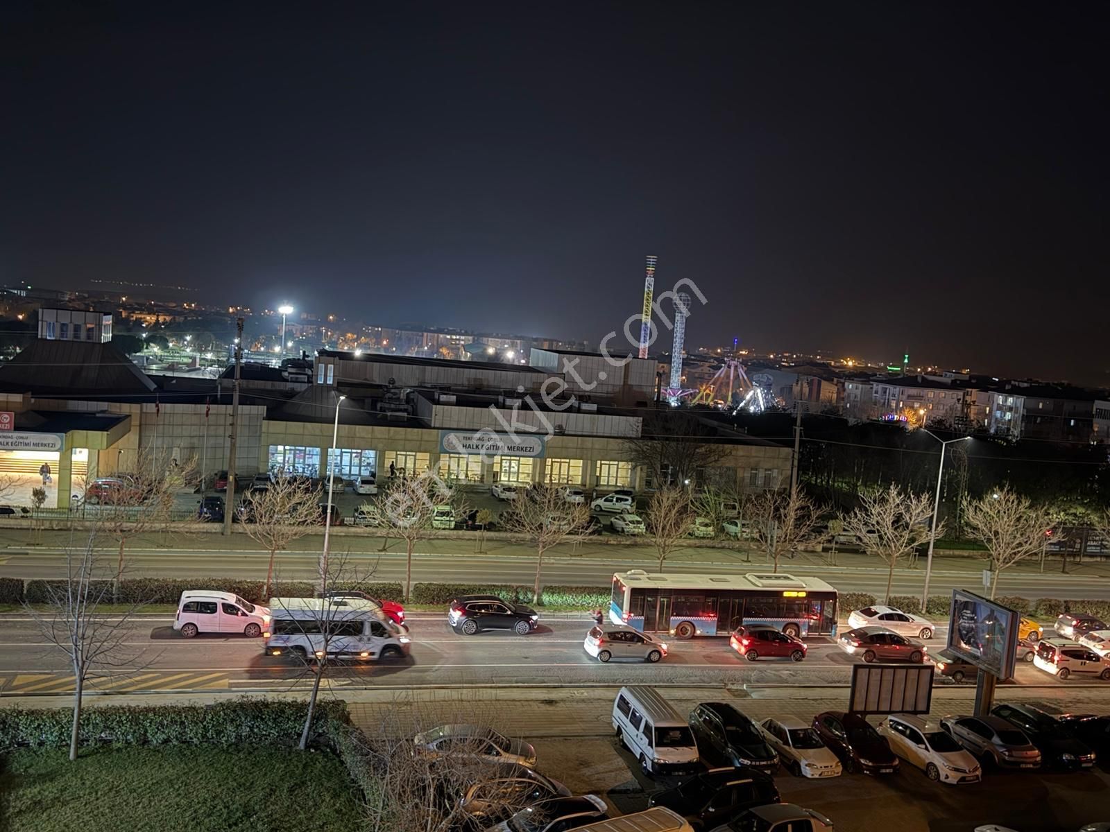 Reşadiye'de Yola Cephe Geniş 3+1 Ara Kat Satılık Daire - Görsel 11