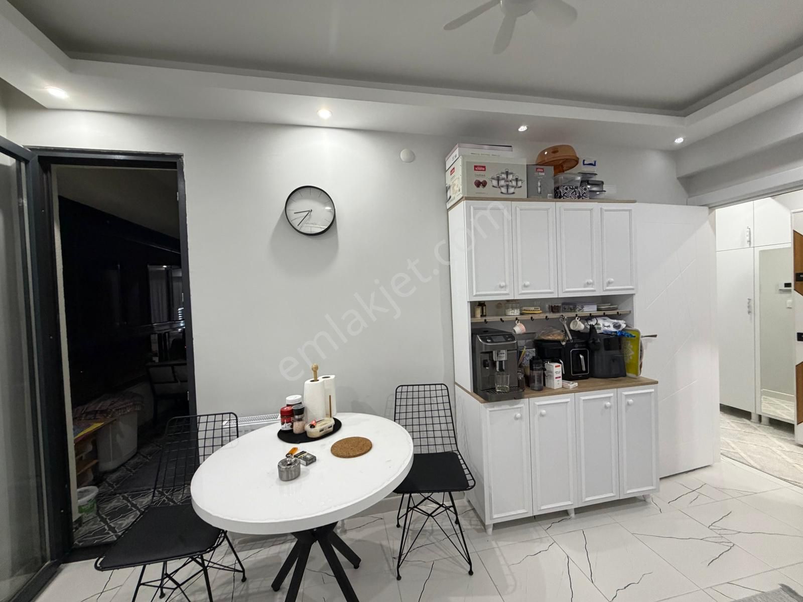 Reşadiye'de Yola Cephe Geniş 3+1 Ara Kat Satılık Daire - Görsel 12