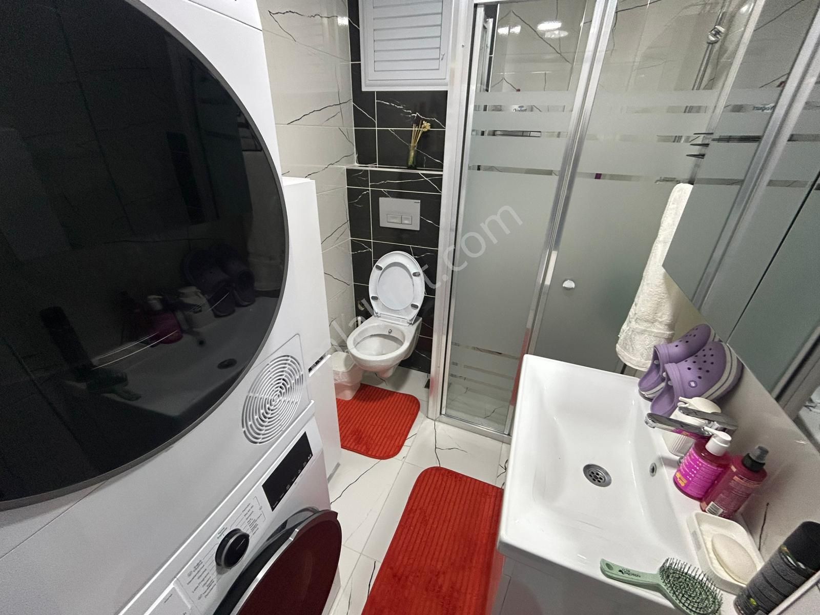 Reşadiye'de Yola Cephe Geniş 3+1 Ara Kat Satılık Daire - Görsel 8