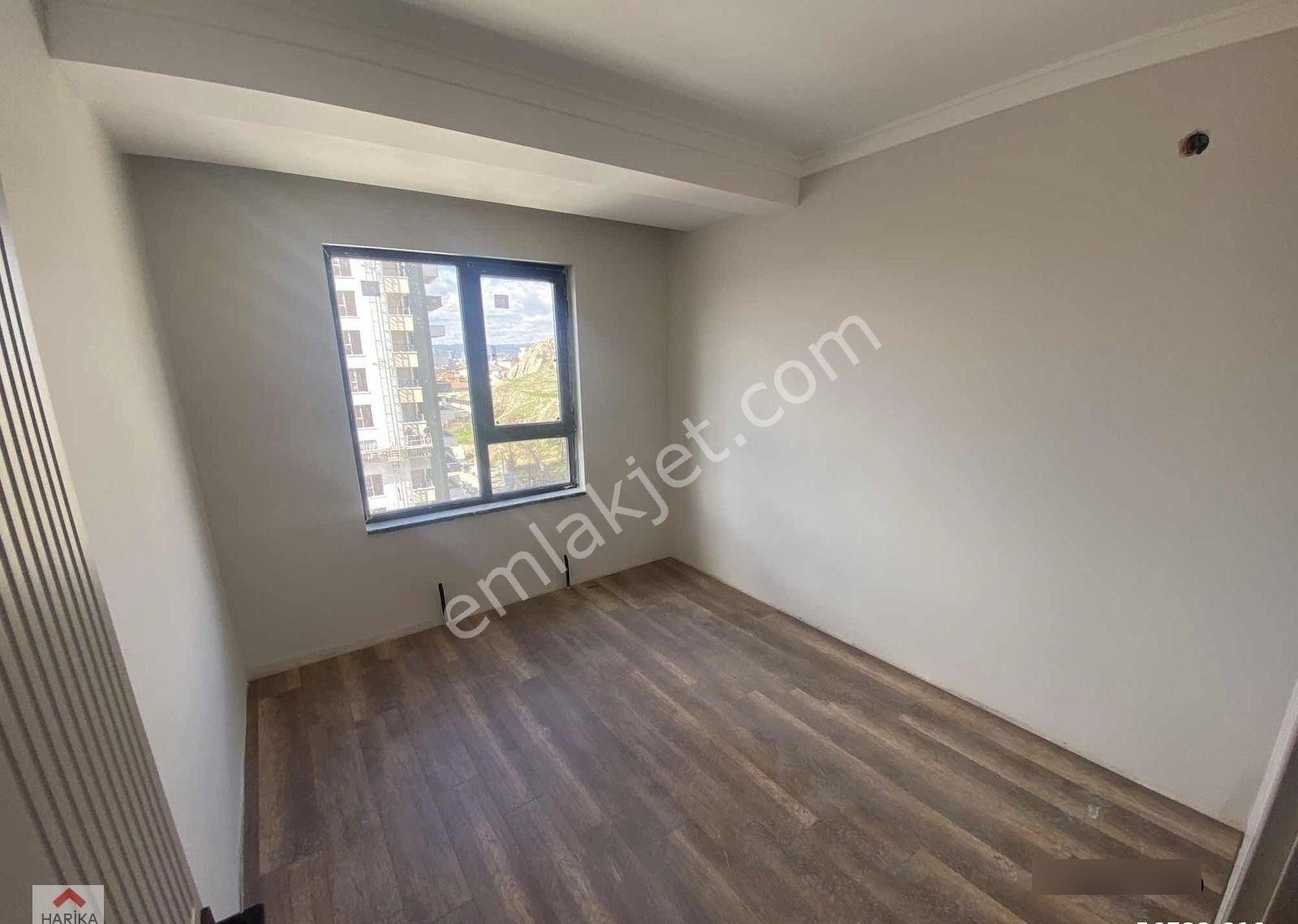 Kıbrıs Caddesi Yakını Site İçerisinde 4.katta 4+1 Satılık Fırsat - Görsel 2