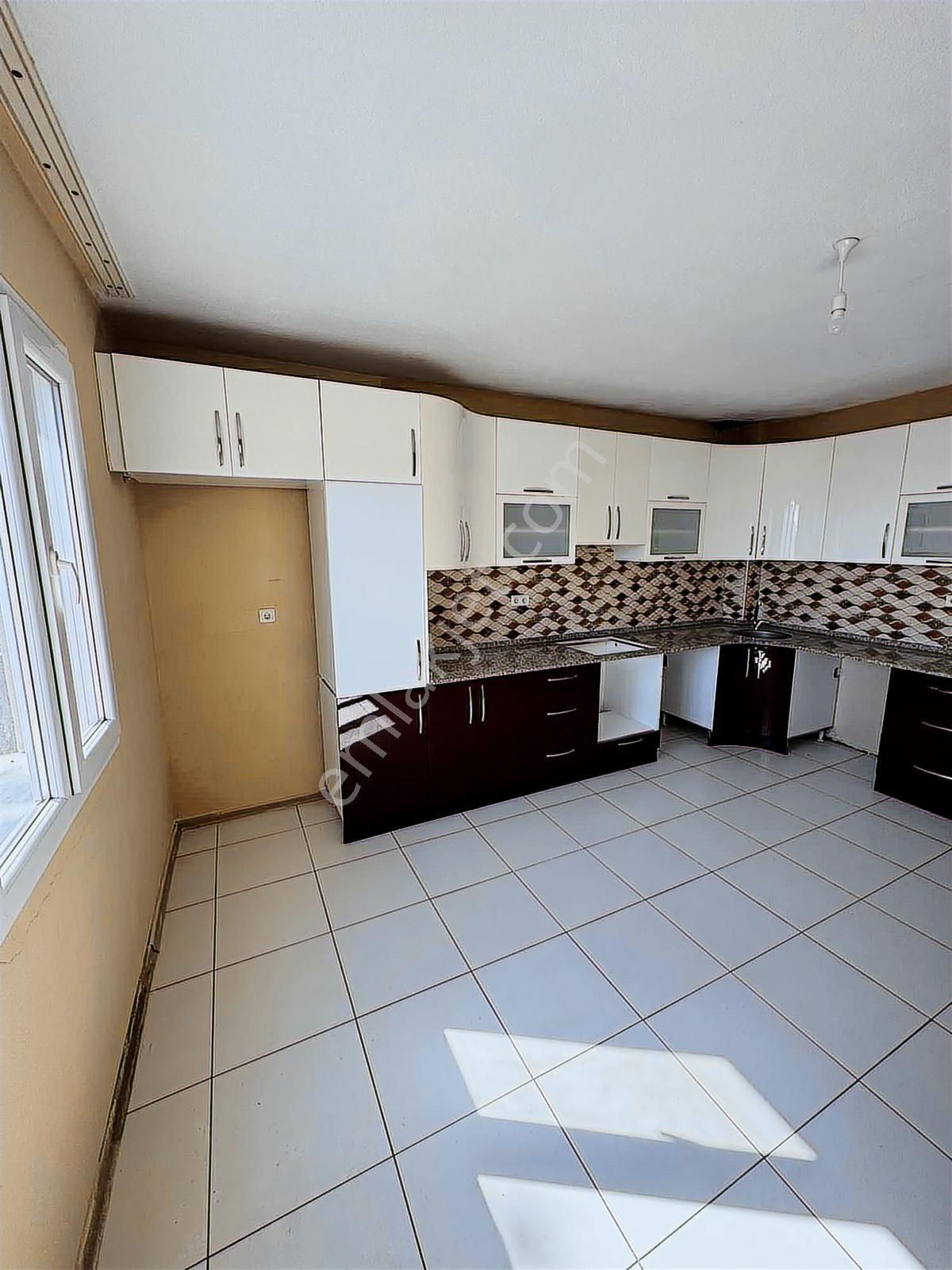Bornova Eğriderede Merkezi Konumda 2+1 Geniş Kiralık Daire - Görsel 6