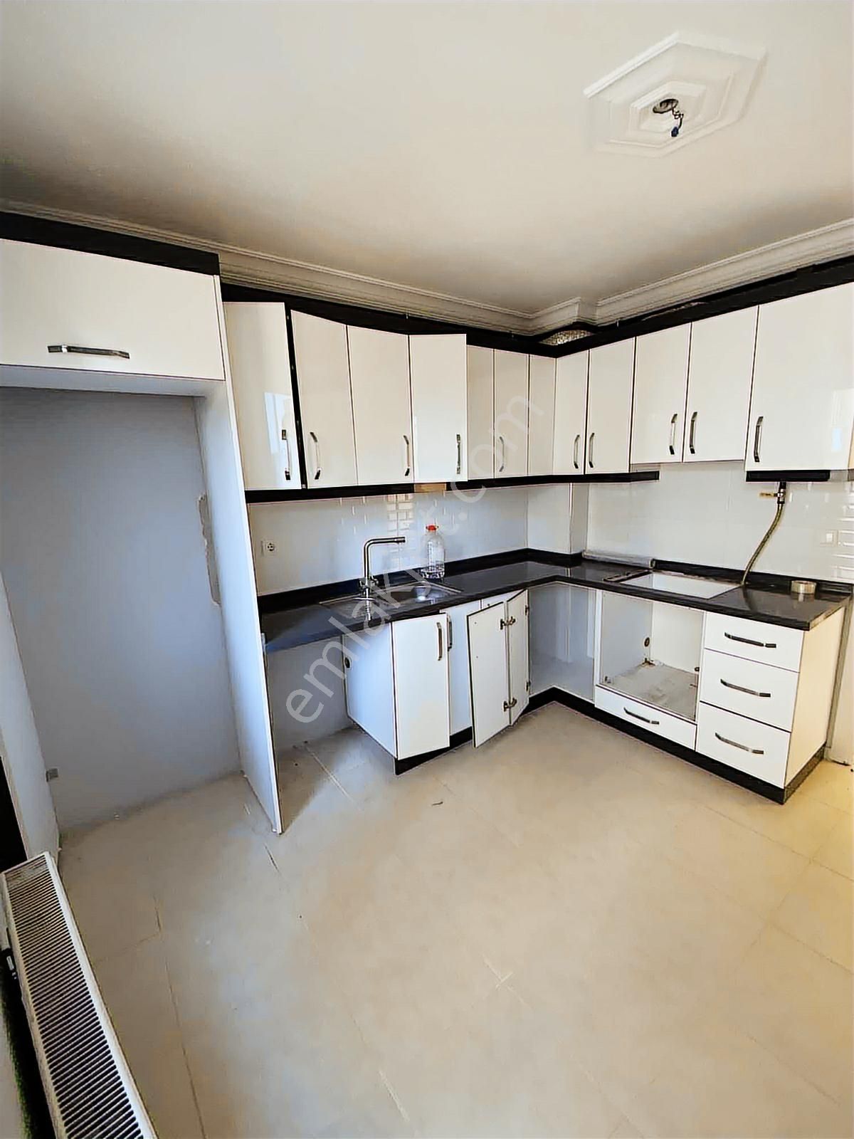 Buca Adatepe'de Kiralık 3+1 Arakat Doğalgazlı Klimalı Ev