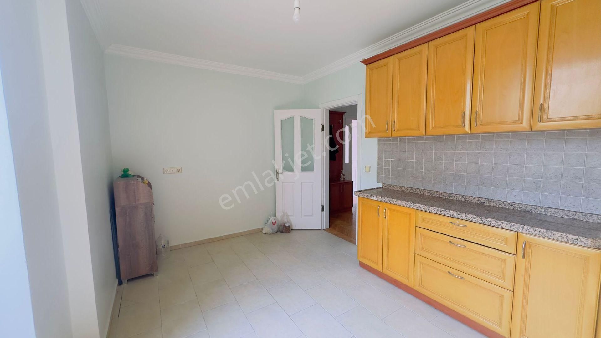 Ümraniye Esenevler 'de Geniş Ve Ferah Kiralık 3+1 Daire - Görsel 16