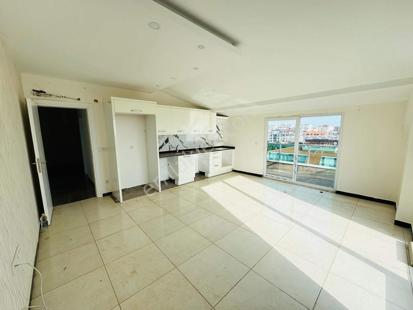 Oba Karakocalı Da Site İçerisinde Bulunan 3+1 Ters Dublex Daire