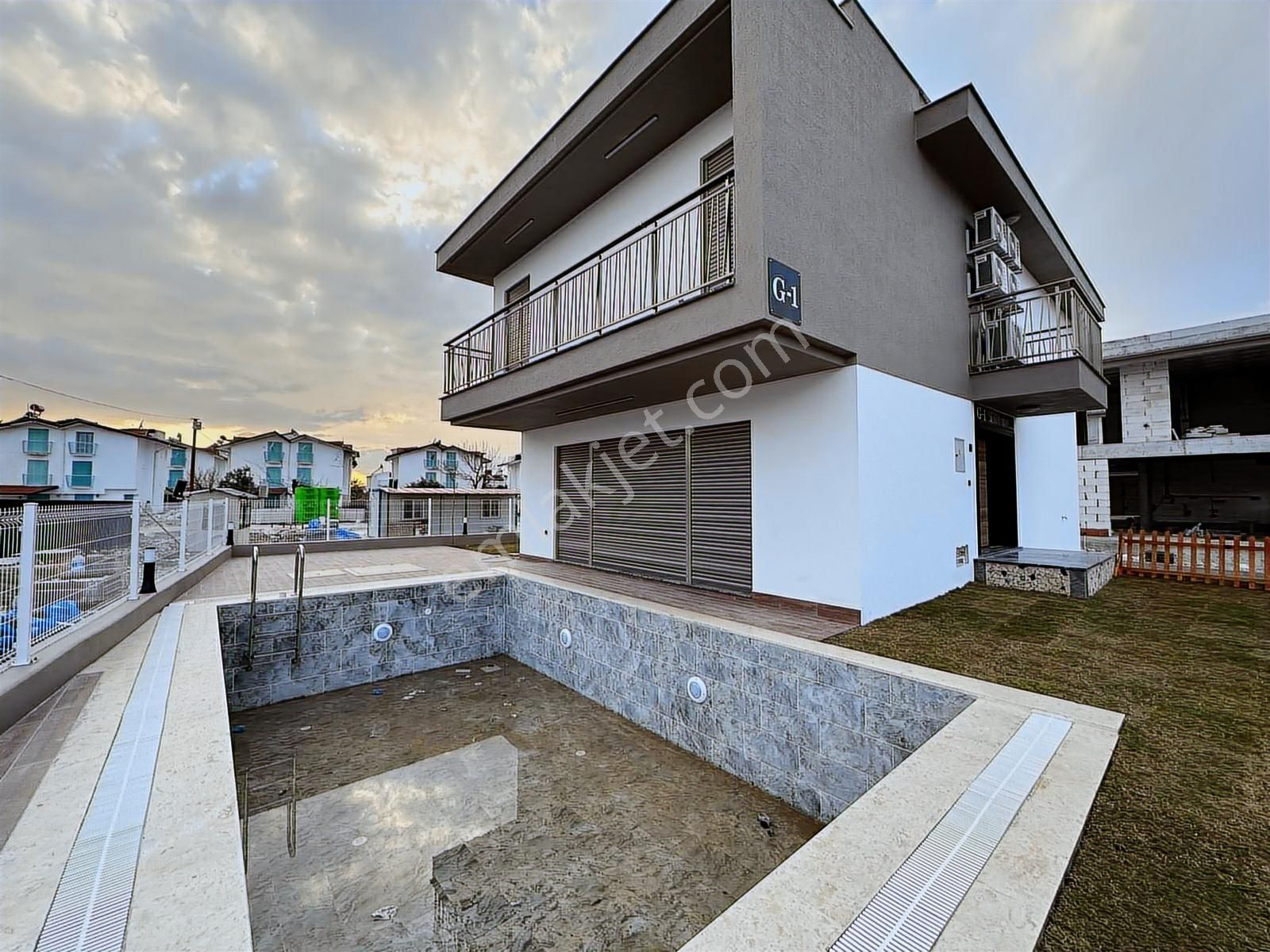 Özel Havuzlu Müstakil Denize Yakın Lüx 4+1 Villa - Görsel 4