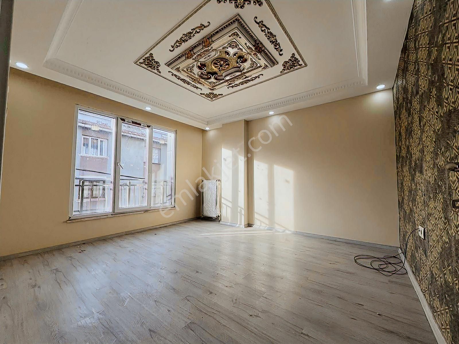 Cumhuriyet Mh.'sinde Satılık 3+1 110 M2 Ebeveyn Banyolu Daire