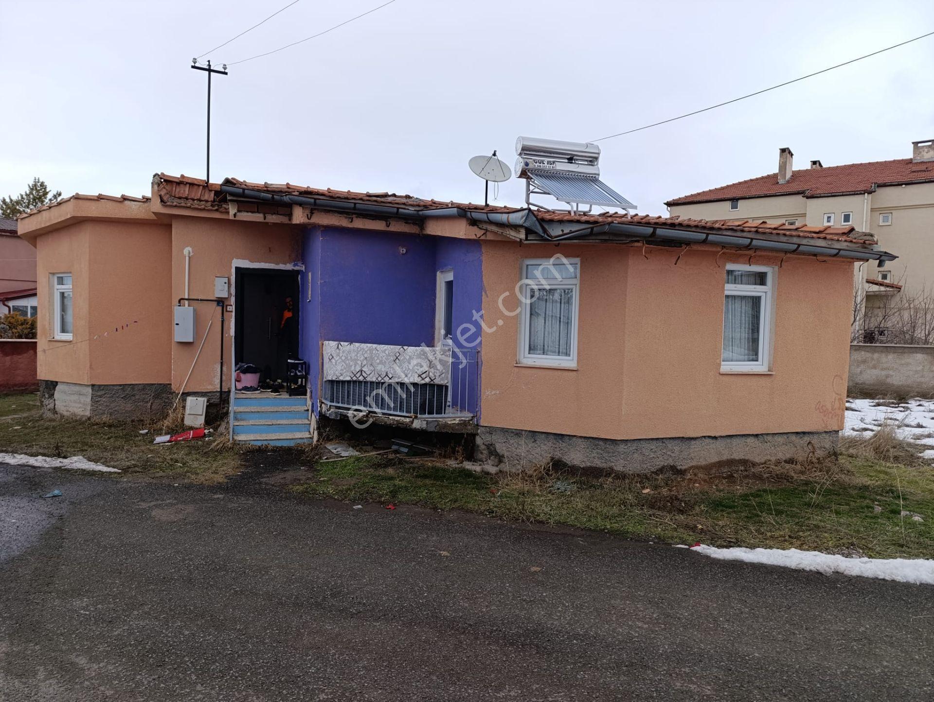 Hsk Rönesans Emlaktan Satılık Müstakil 2 + 1 Ev - Görsel 2