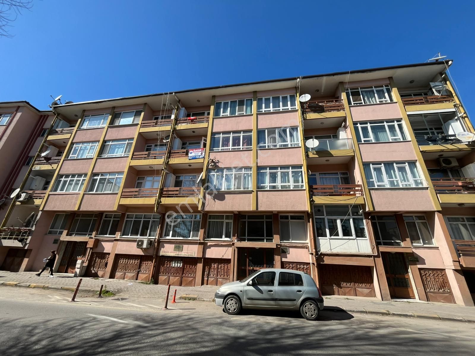 Remax Mavi' Den Adapazarı Merkezi Konumda Satılık 3+1 Daire