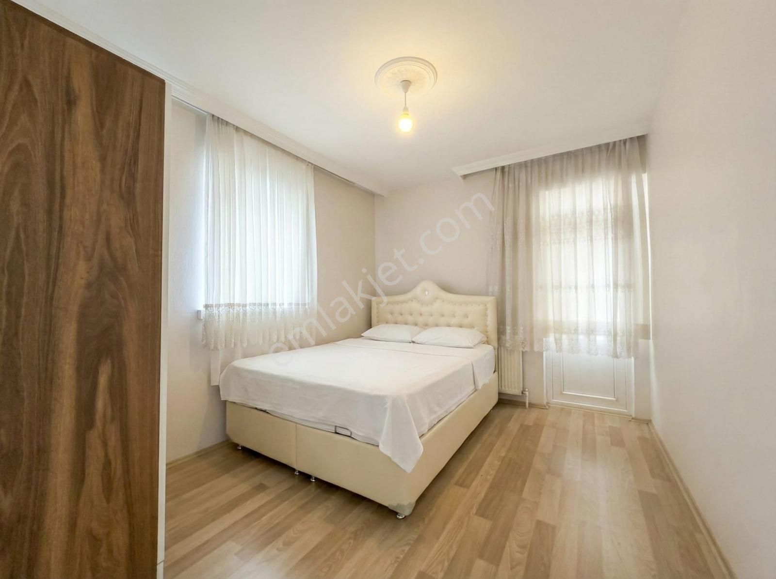 Çankaya Naci Çakır Mahallesinde Kombili Ve Eşyalı 3+1 Ara Kat - Görsel 6