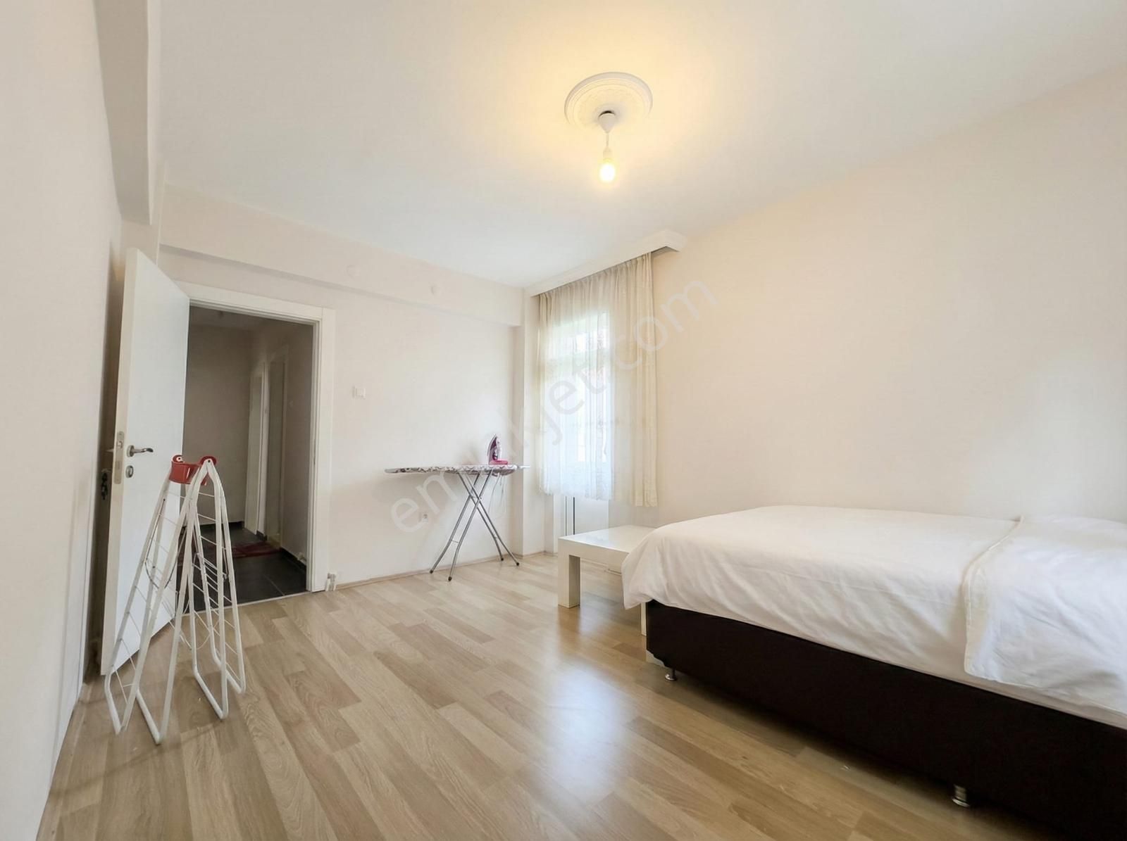 Çankaya Naci Çakır Mahallesinde Kombili Ve Eşyalı 3+1 Ara Kat - Görsel 13