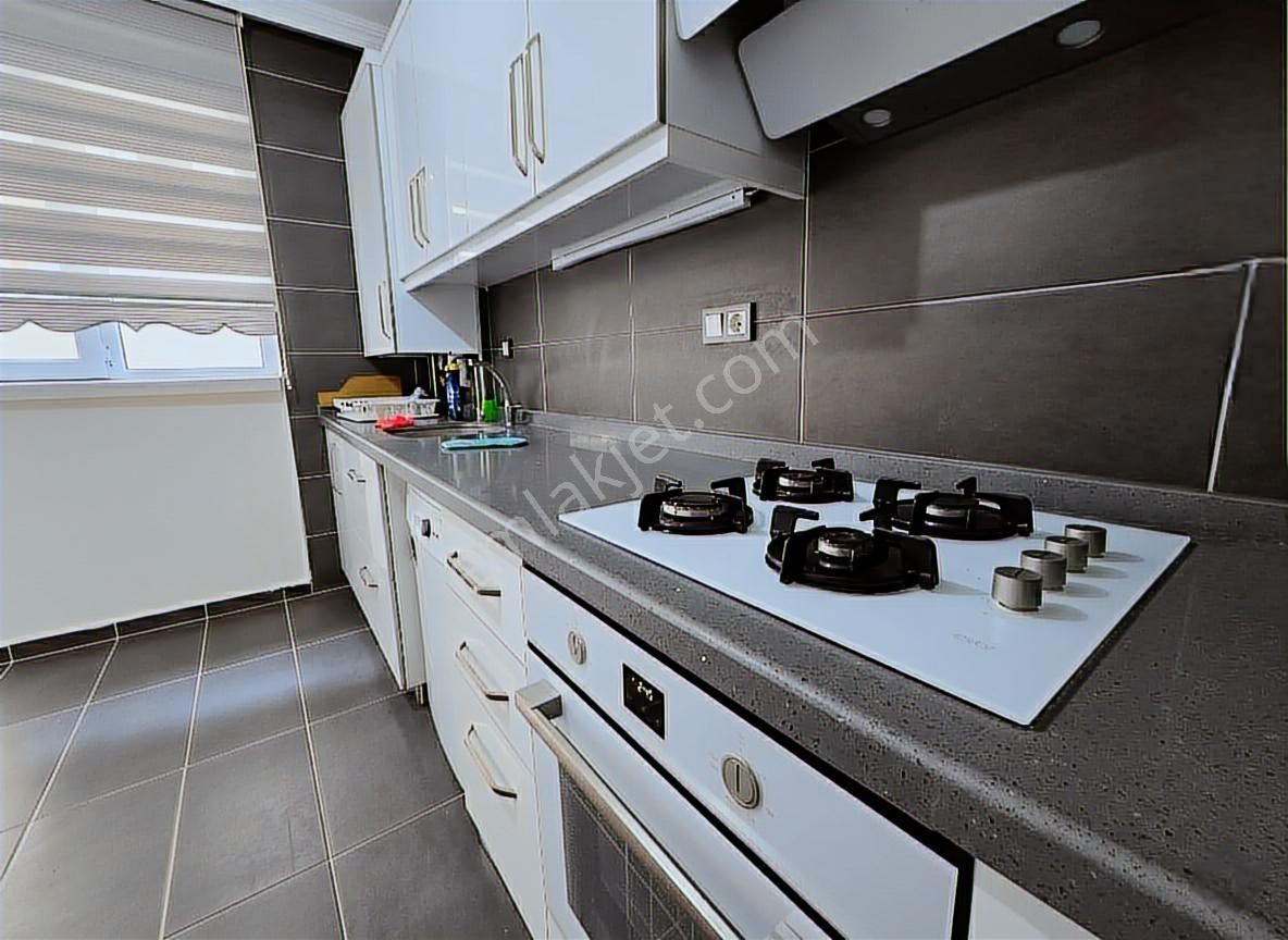 Çankaya Naci Çakır Mahallesinde Kombili Ve Eşyalı 3+1 Ara Kat - Görsel 2