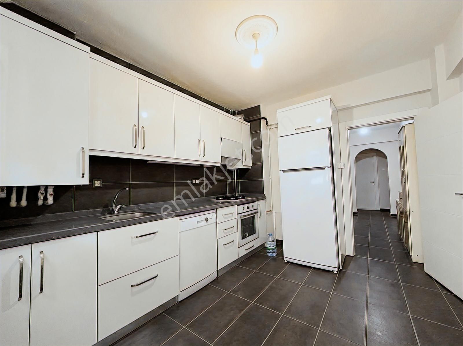 Çankaya Naci Çakır Mahallesinde Kombili Ve Eşyalı 3+1 Ara Kat - Görsel 4