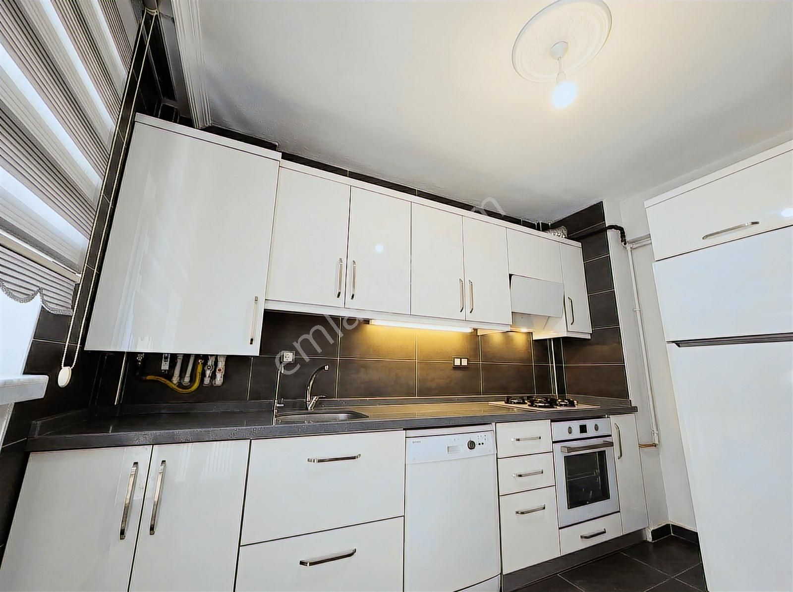 Çankaya Naci Çakır Mahallesinde Kombili Ve Eşyalı 3+1 Ara Kat - Görsel 3