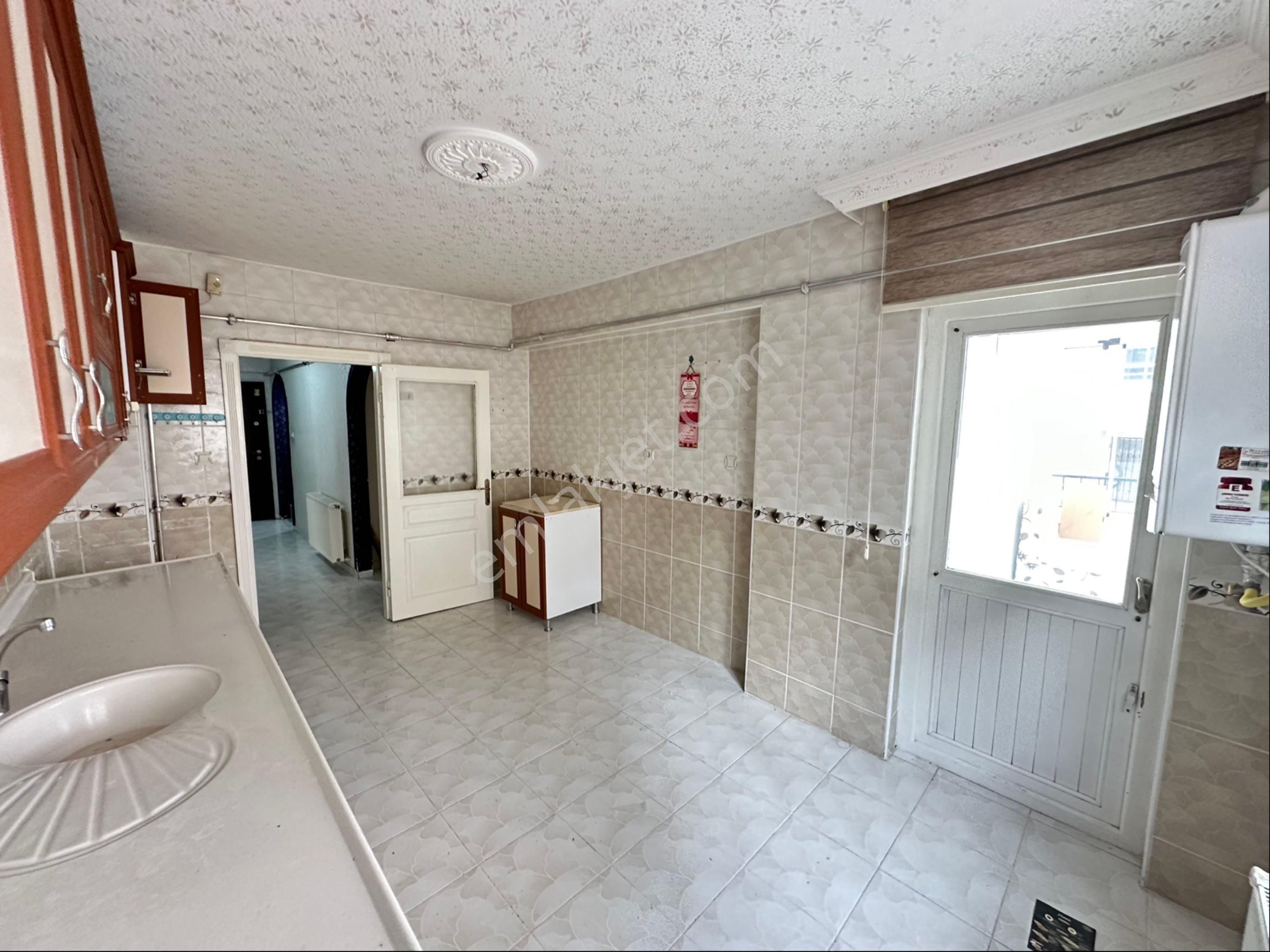 Karapürçekte Kiralık Kat Konumunda 3+1 Daire - Görsel 5