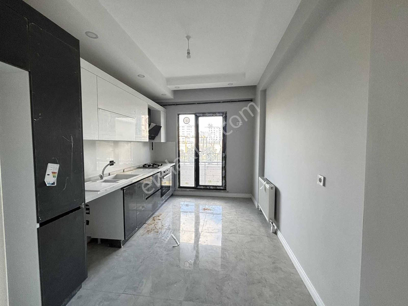 Fa Özbir'den Cumhuriyette 7/24 Güvenlikli Site İçi 2+1daire - Görsel 24