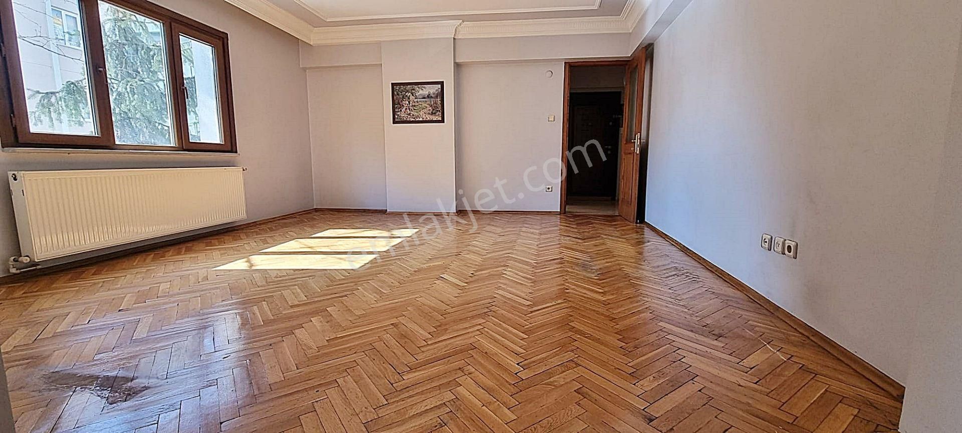 Madenler Çekmeköy Metrosuna Yakın Kombili 130 M2 3+1 Ferah Daire