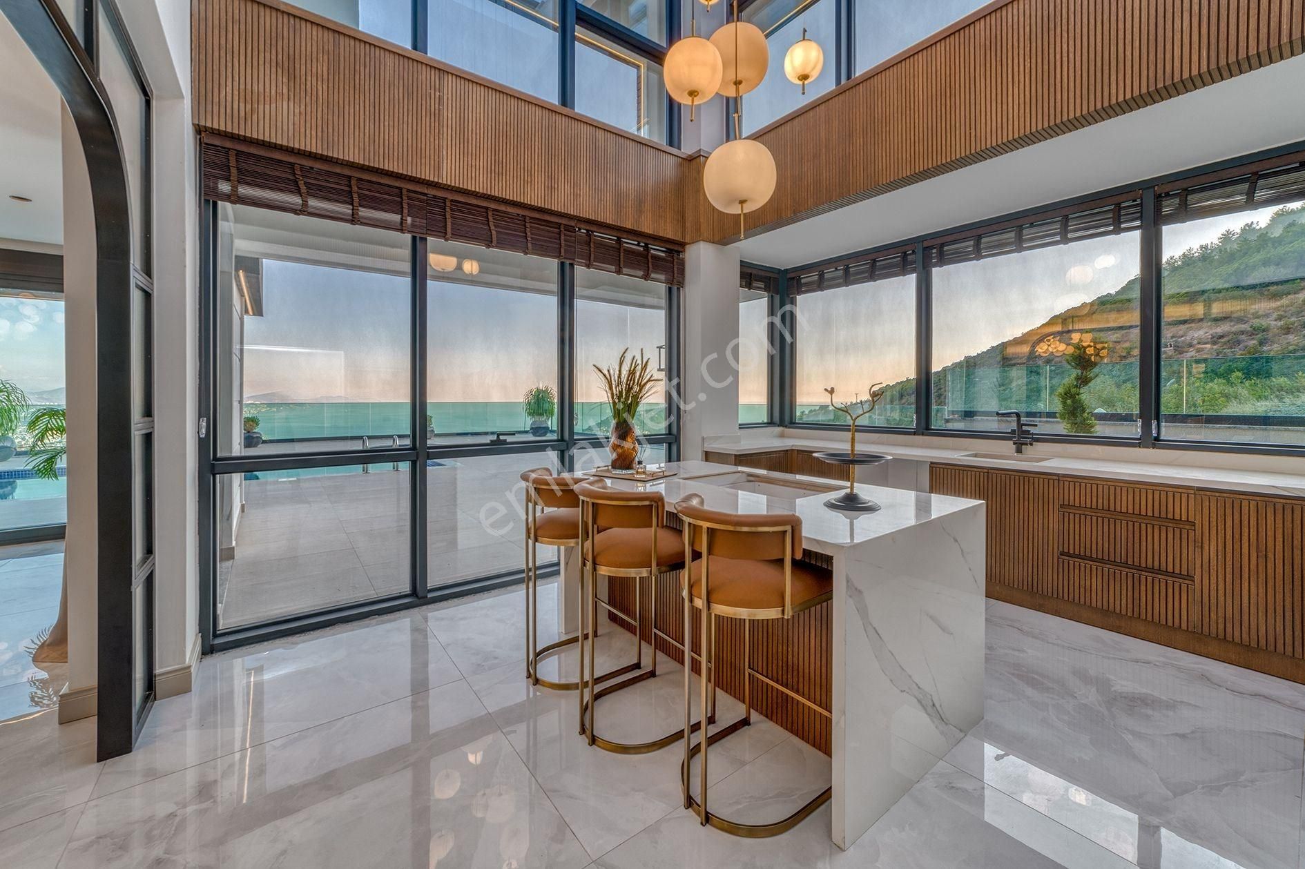 Alanya Tepe Modern Mimariye Sahip 4+1 Eşsiz Manzaralı Özel Villa - Görsel 11