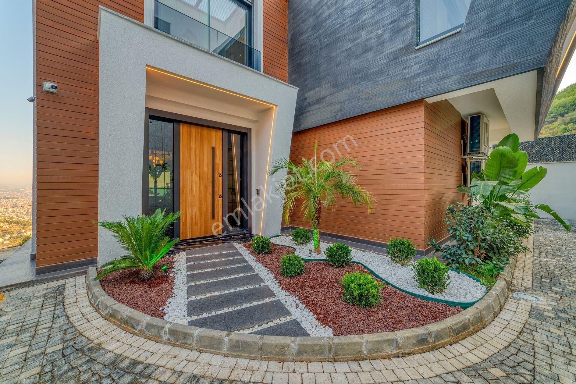 Alanya Tepe Modern Mimariye Sahip 4+1 Eşsiz Manzaralı Özel Villa - Görsel 35