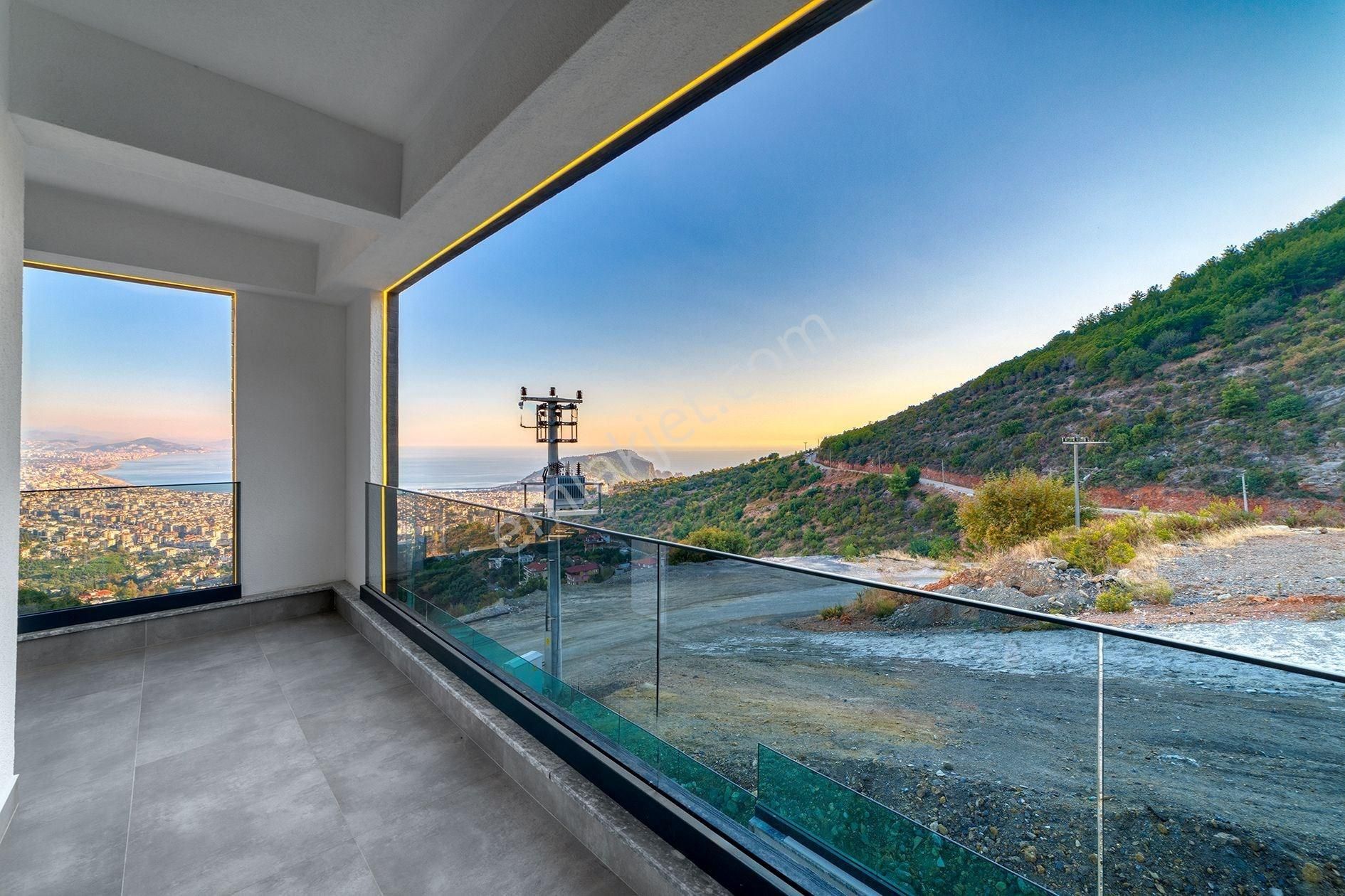 Alanya Tepe Modern Mimariye Sahip 4+1 Eşsiz Manzaralı Özel Villa - Görsel 27