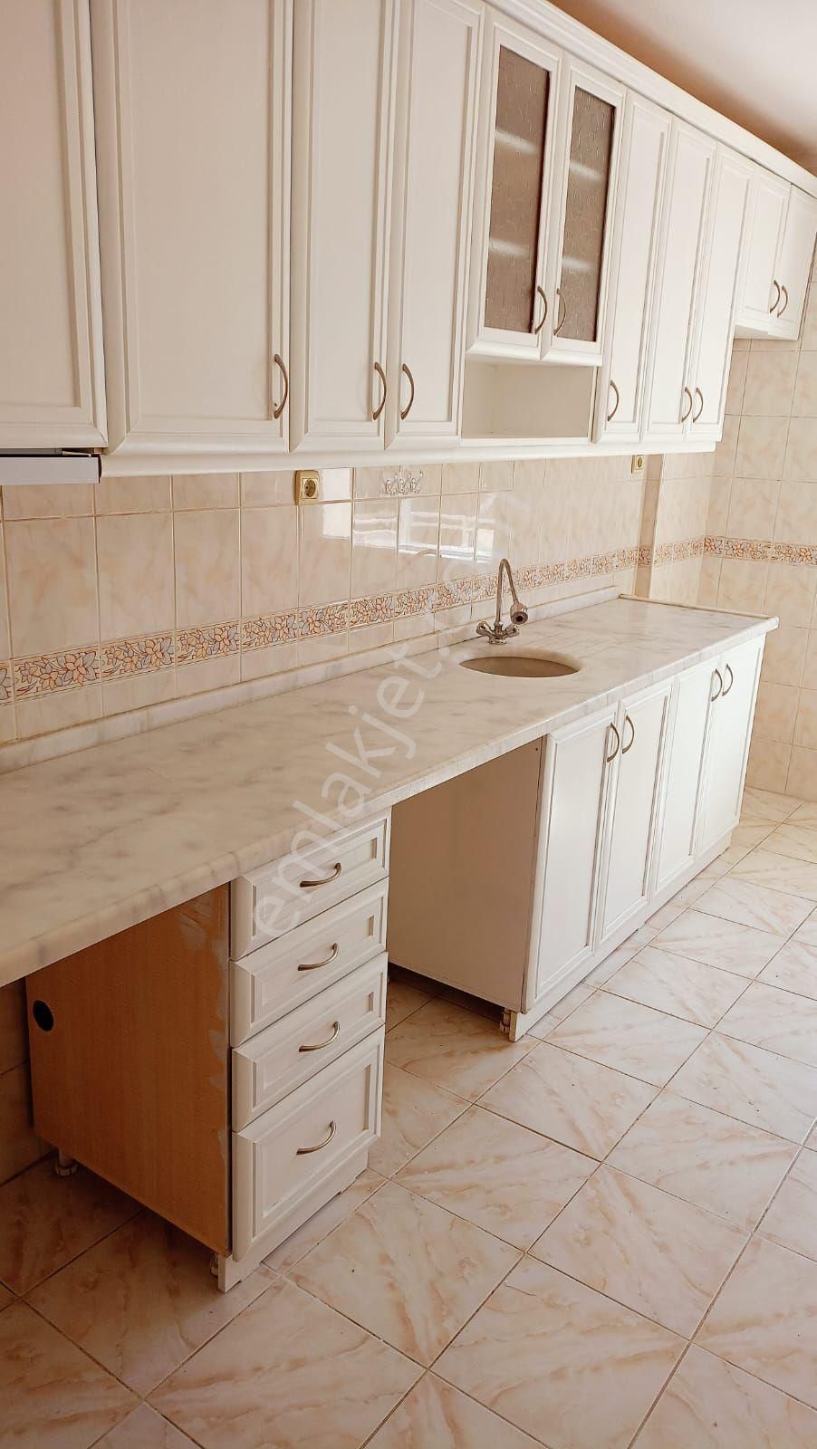 Plevne Mah.*3+1*merkezi Konum*köşe Bina*ulaşıma Hastane Yakın