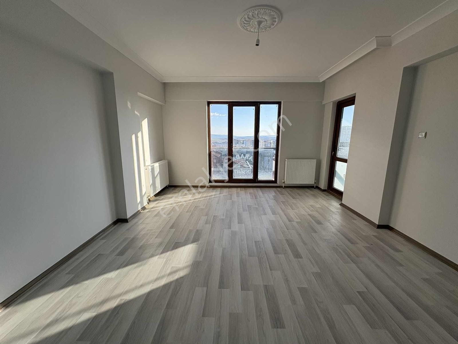 Şehitlikte Satılık Geniş Ve Ferah 4+1 Daire - Görsel 4