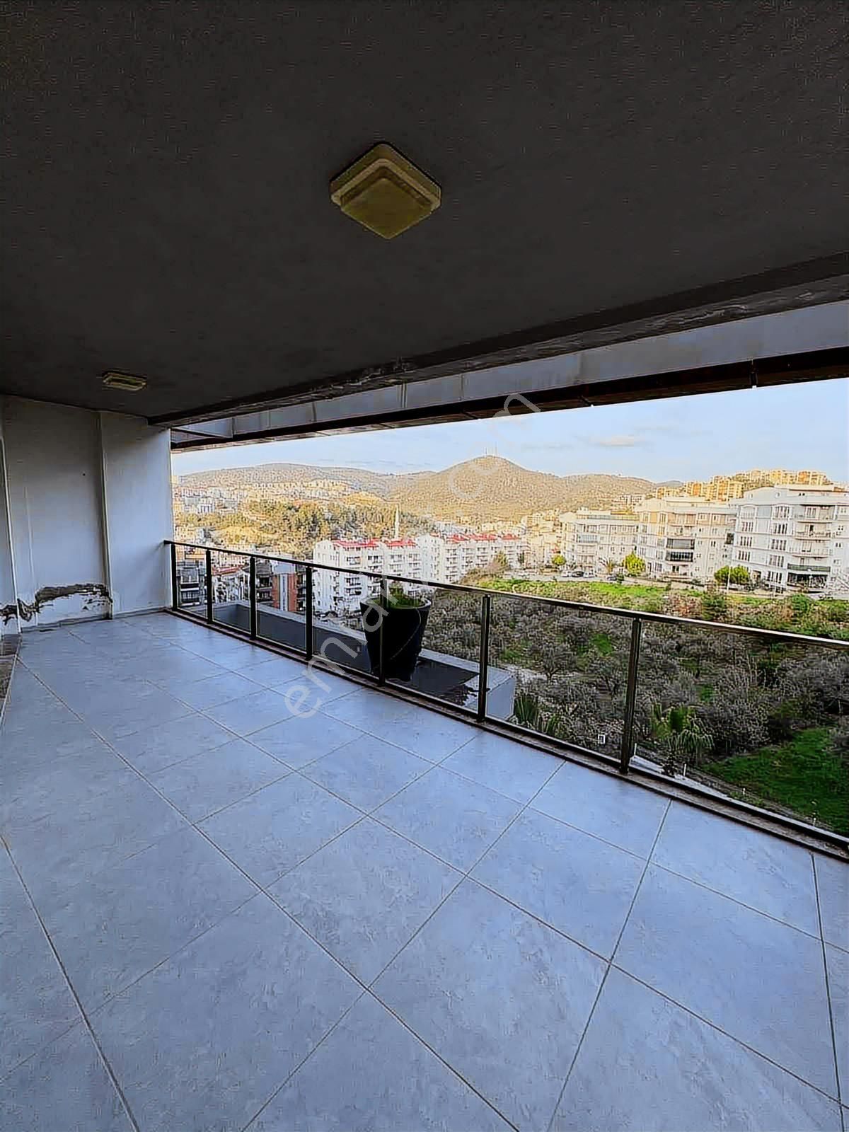 Kuşadası Kiralık 3+1 Daire - Görsel 6