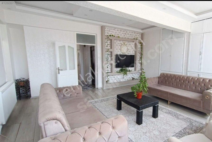 Binevler Mahlesinde Konumu Güzel Ana Caddeye Yakın 3+1 Temiz Bakımlı Daire