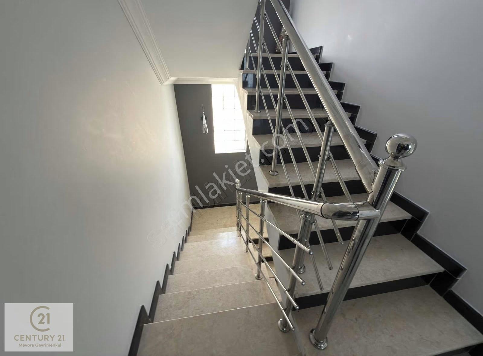 Hacımuratlı'da Site İçerisinde Komple Yerden Isıtmalı Villa - Görsel 26