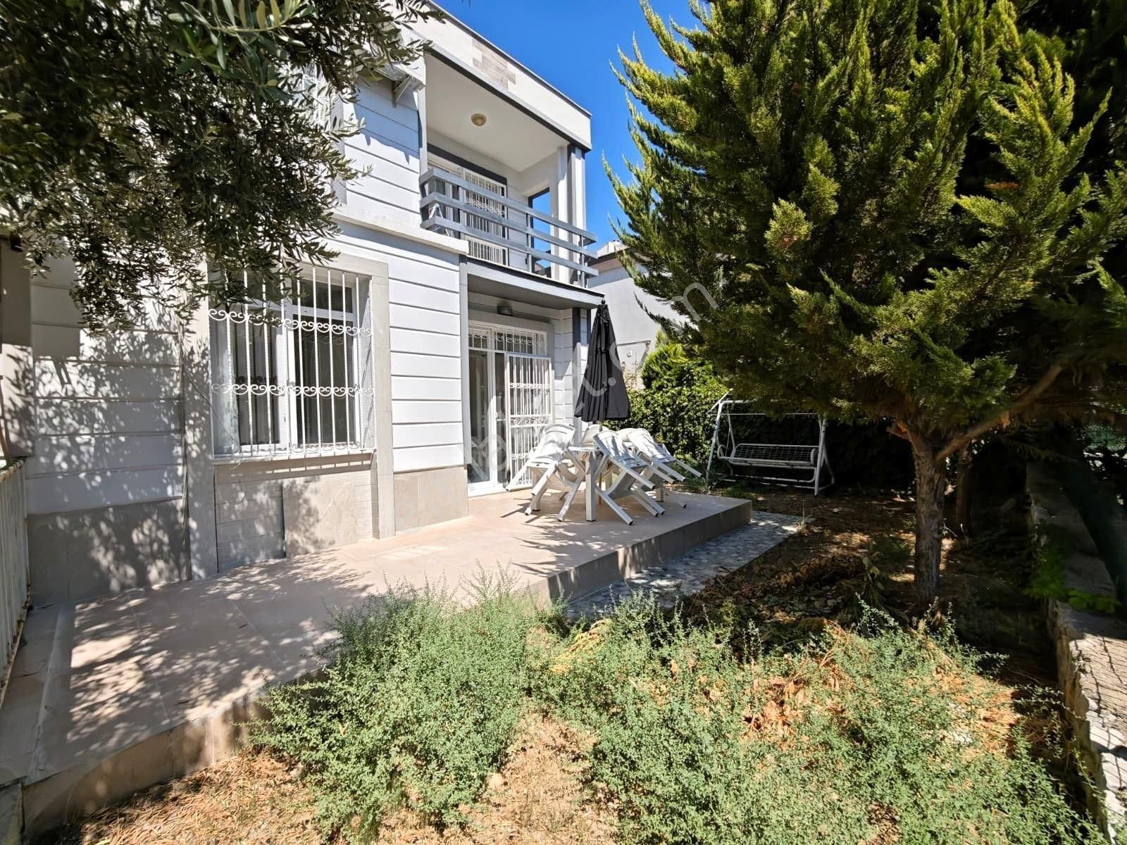 Kuşadası Kadınlar Denizi Satılık 3+1 Bakımlı Dublex Villa - Görsel 8