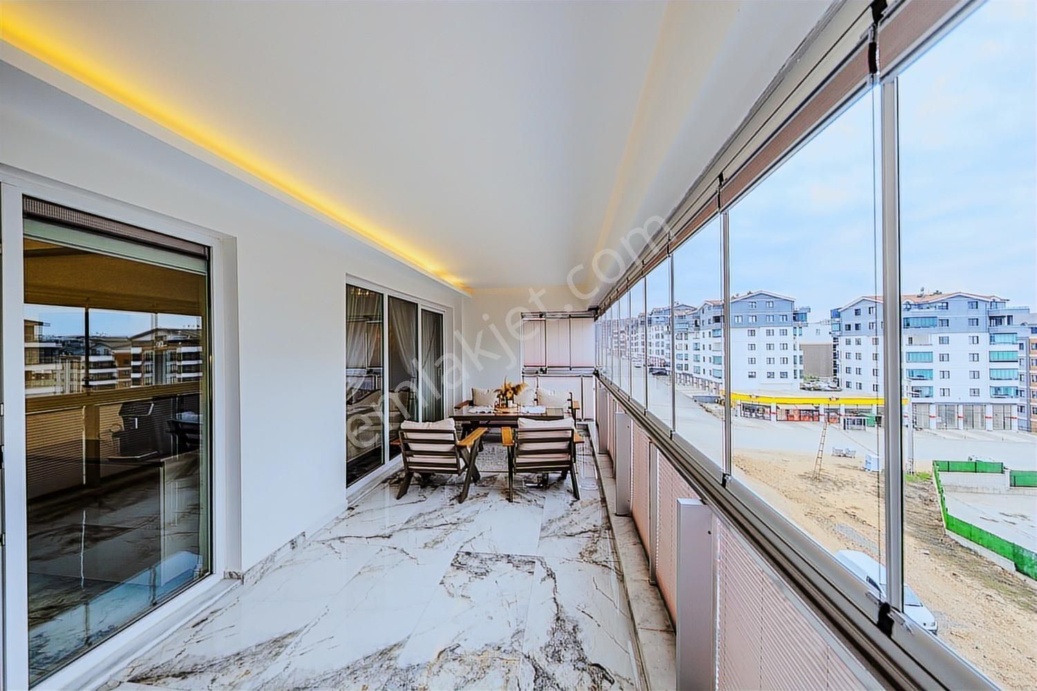 Havuzlu Butik Sitede Mimari Dokunuşlu Yerden Isıtmalı Balkon - Görsel 14