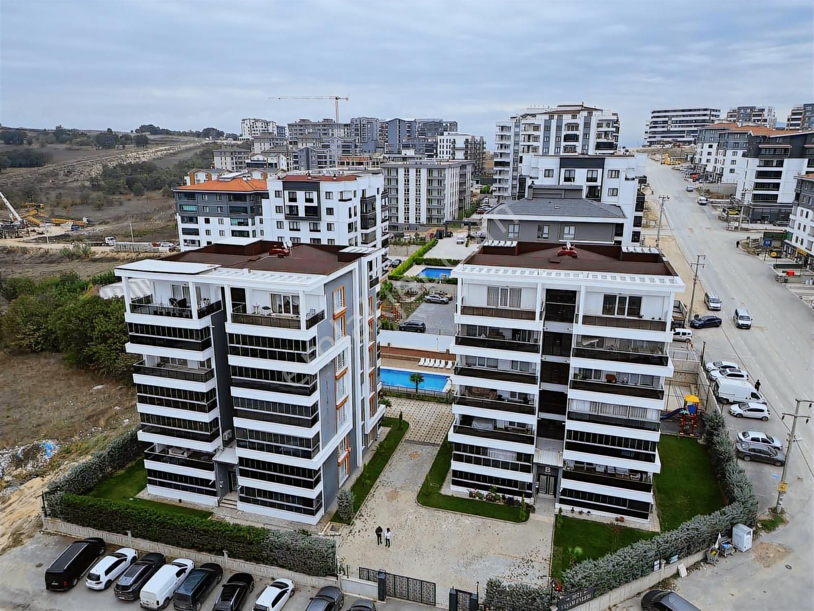 Havuzlu Butik Sitede Mimari Dokunuşlu Yerden Isıtmalı Balkon