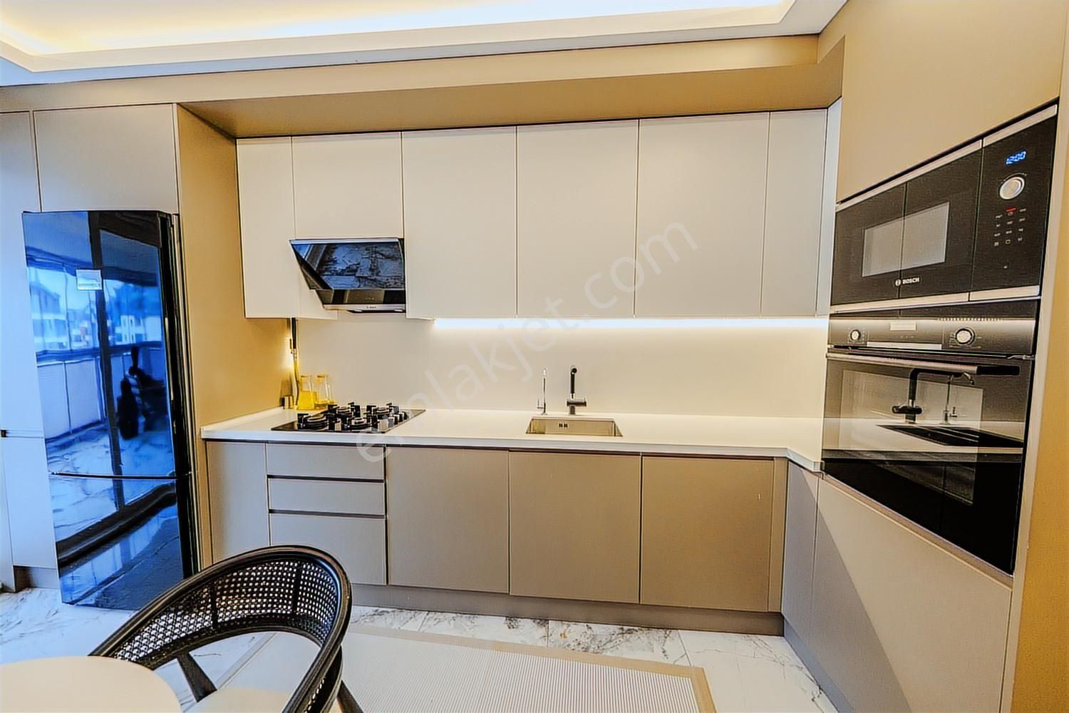 Havuzlu Butik Sitede Mimari Dokunuşlu Yerden Isıtmalı Balkon - Görsel 3