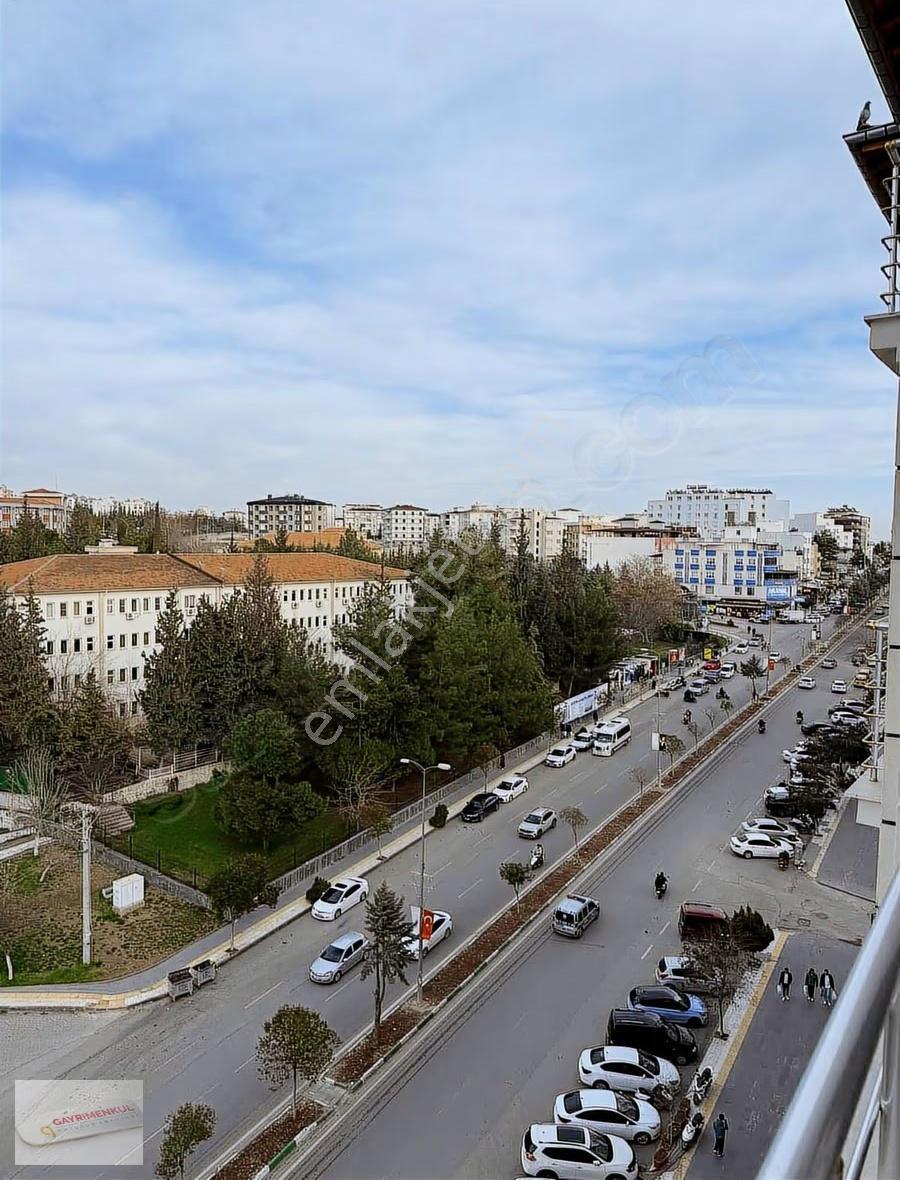 Üniversite Emlaktan Üniversitenin Karşısında Satılık 2+1 Stüdyo - Görsel 11