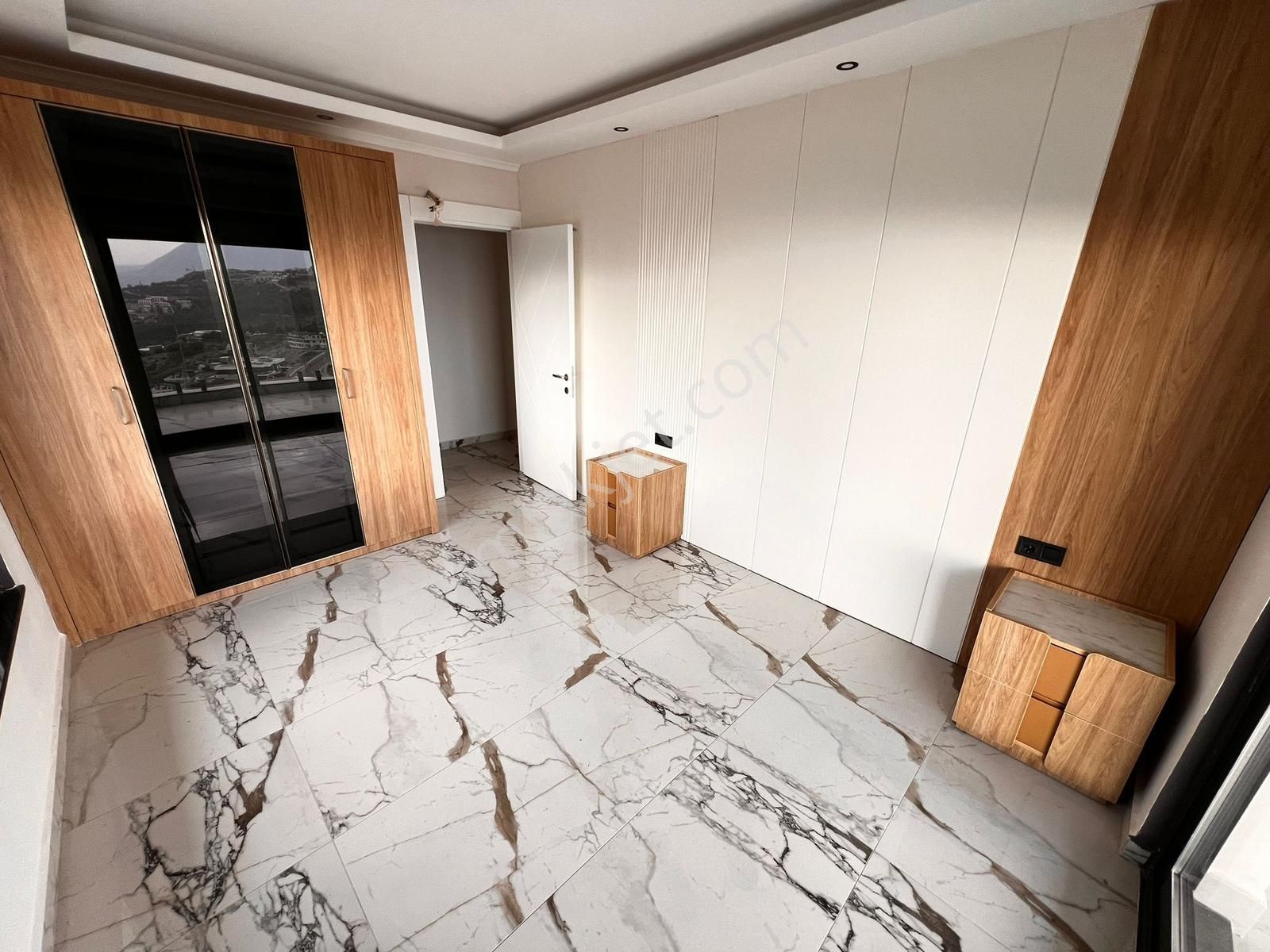 Alanya Tepe 3+2 200m2 Müstakil Havuzlu Lüxxx Triplex Villaaaaaaa - Görsel 11