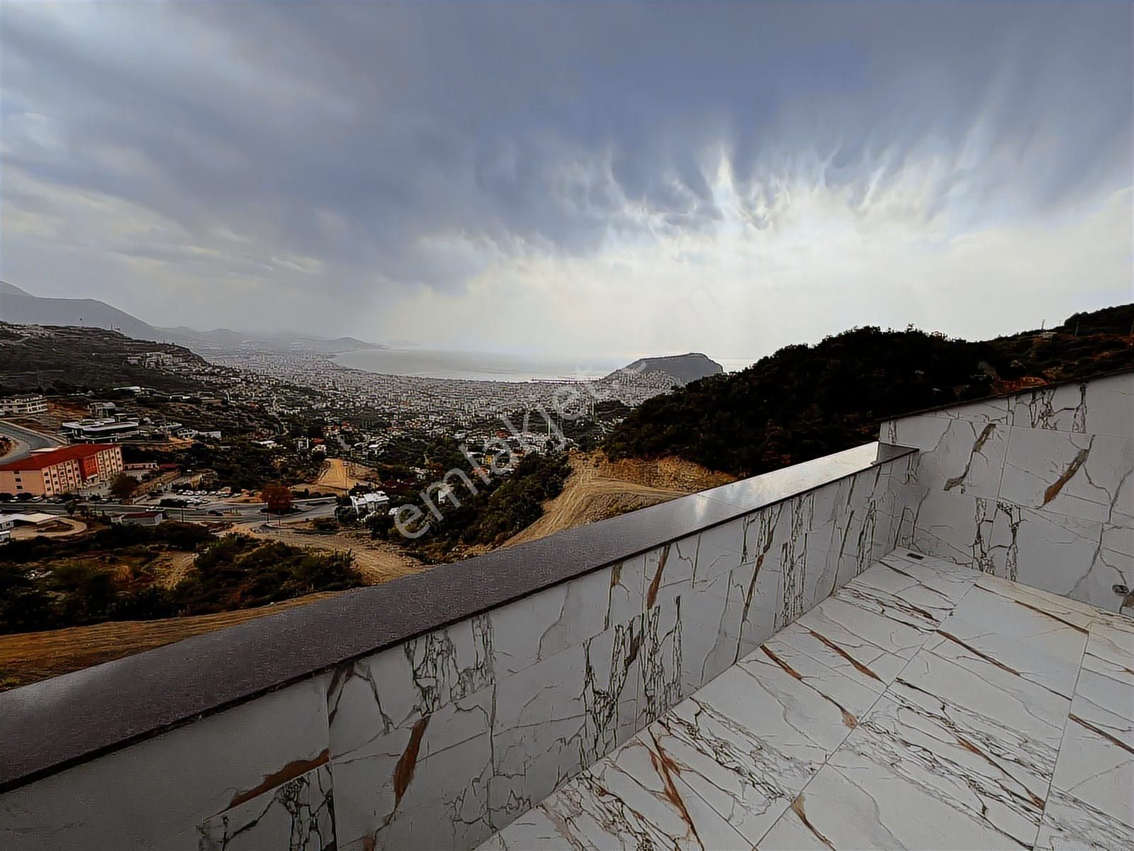 Alanya Tepe 3+2 200m2 Müstakil Havuzlu Lüxxx Triplex Villaaaaaaa - Görsel 17