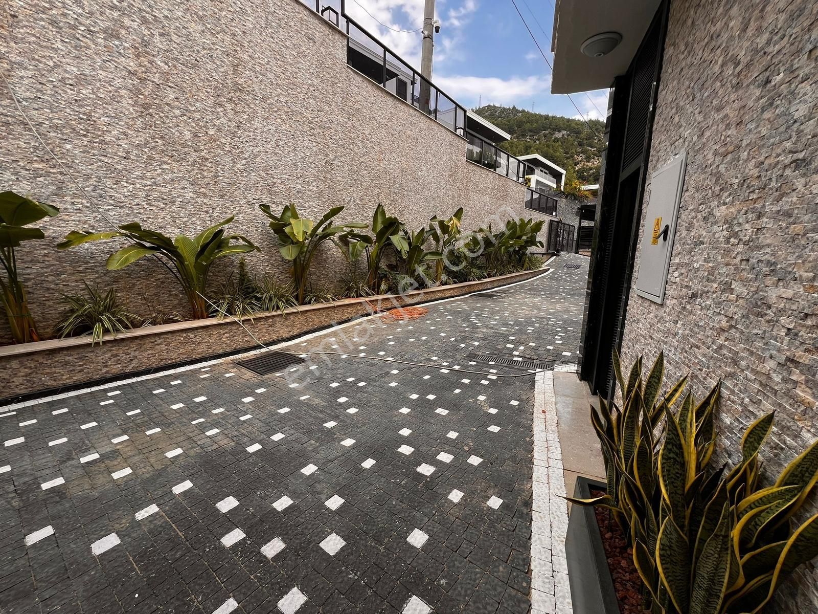 Alanya Tepe 3+2 200m2 Müstakil Havuzlu Lüxxx Triplex Villaaaaaaa - Görsel 24