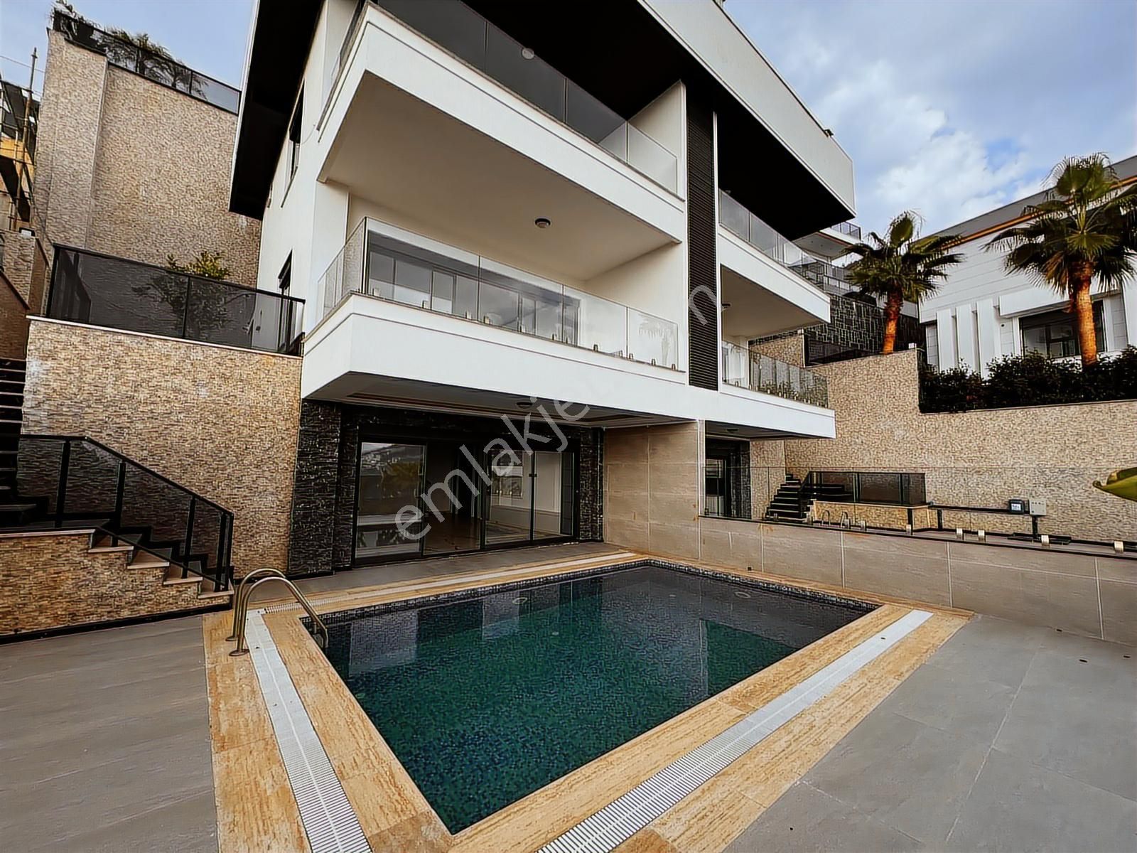 Alanya Tepe 3+2 200m2 Müstakil Havuzlu Lüxxx Triplex Villaaaaaaa - Görsel 4